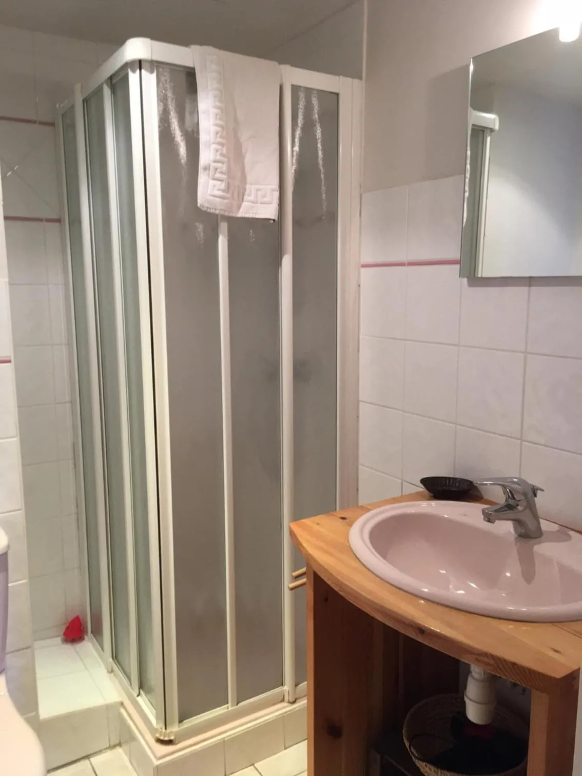 Bathroom in La Roche Meane