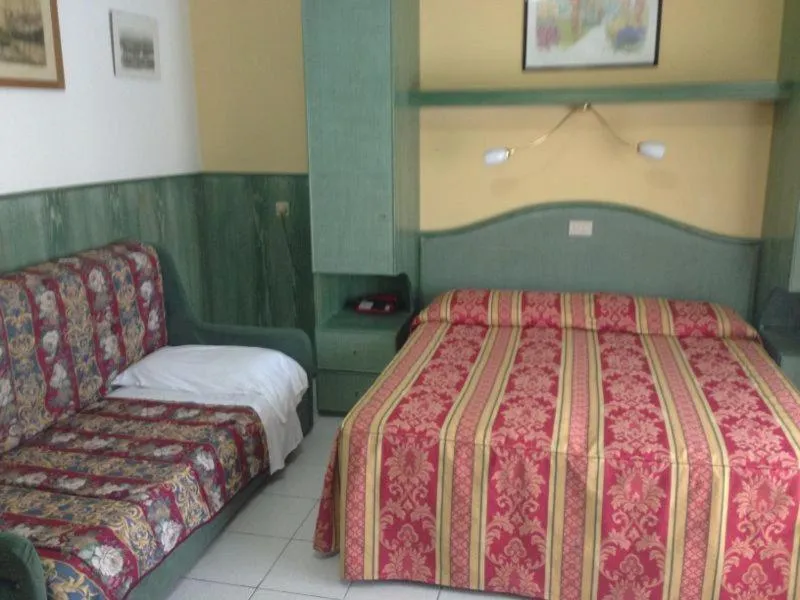 Decorative detail, Bed in Hotel Harry's