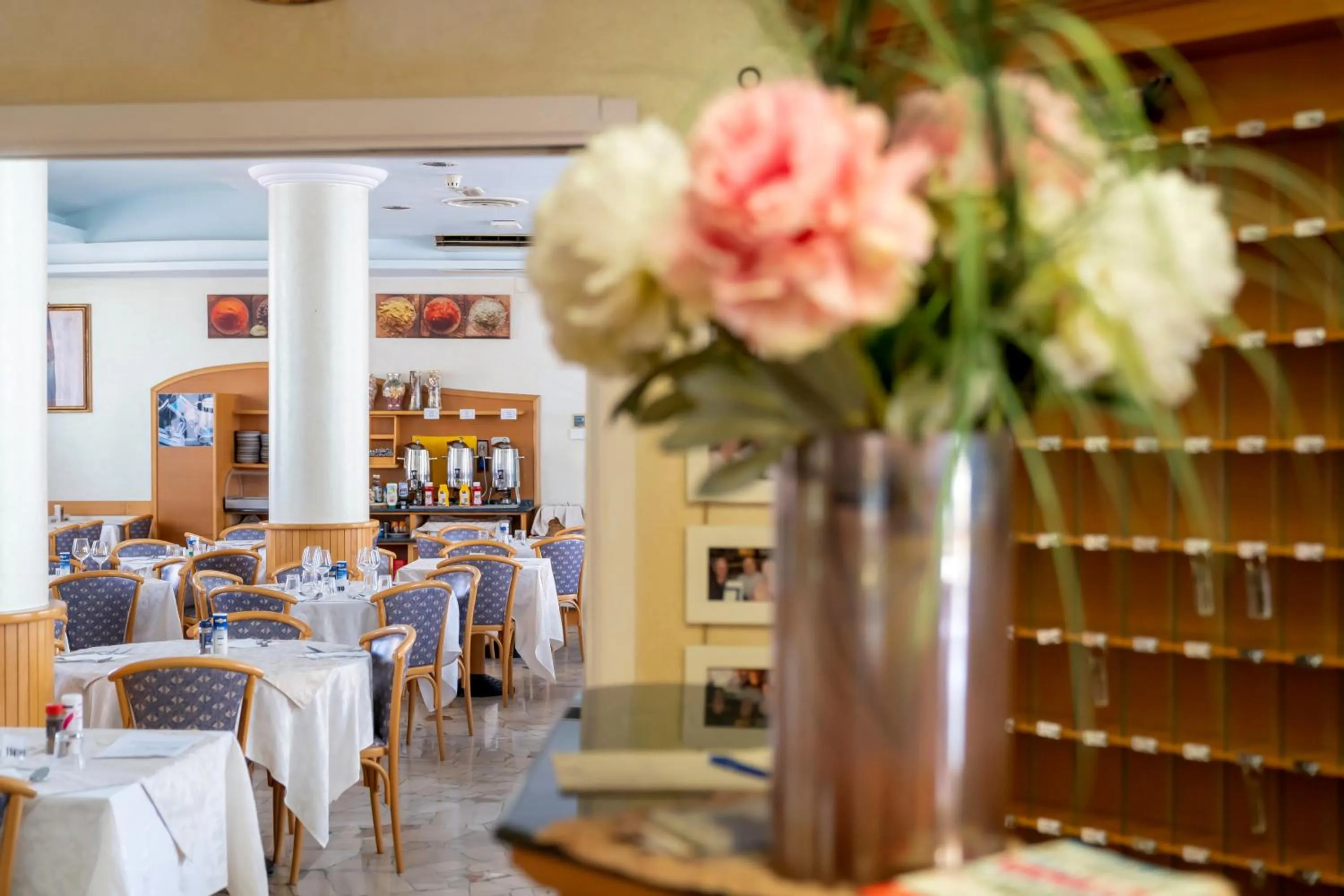 Restaurant/places to eat in Hotel Harry's