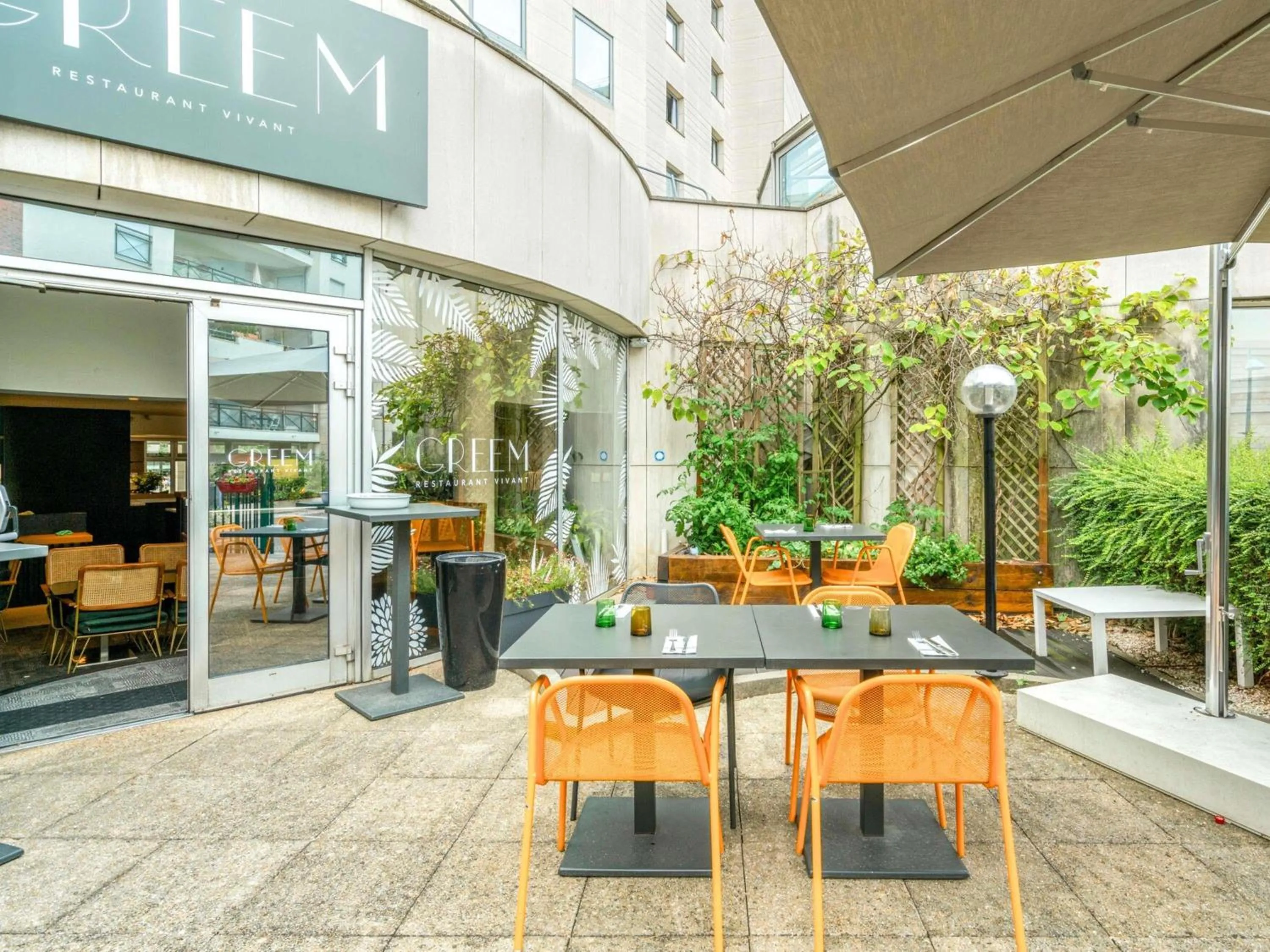 Restaurant/places to eat in Novotel Paris Charenton le Pont