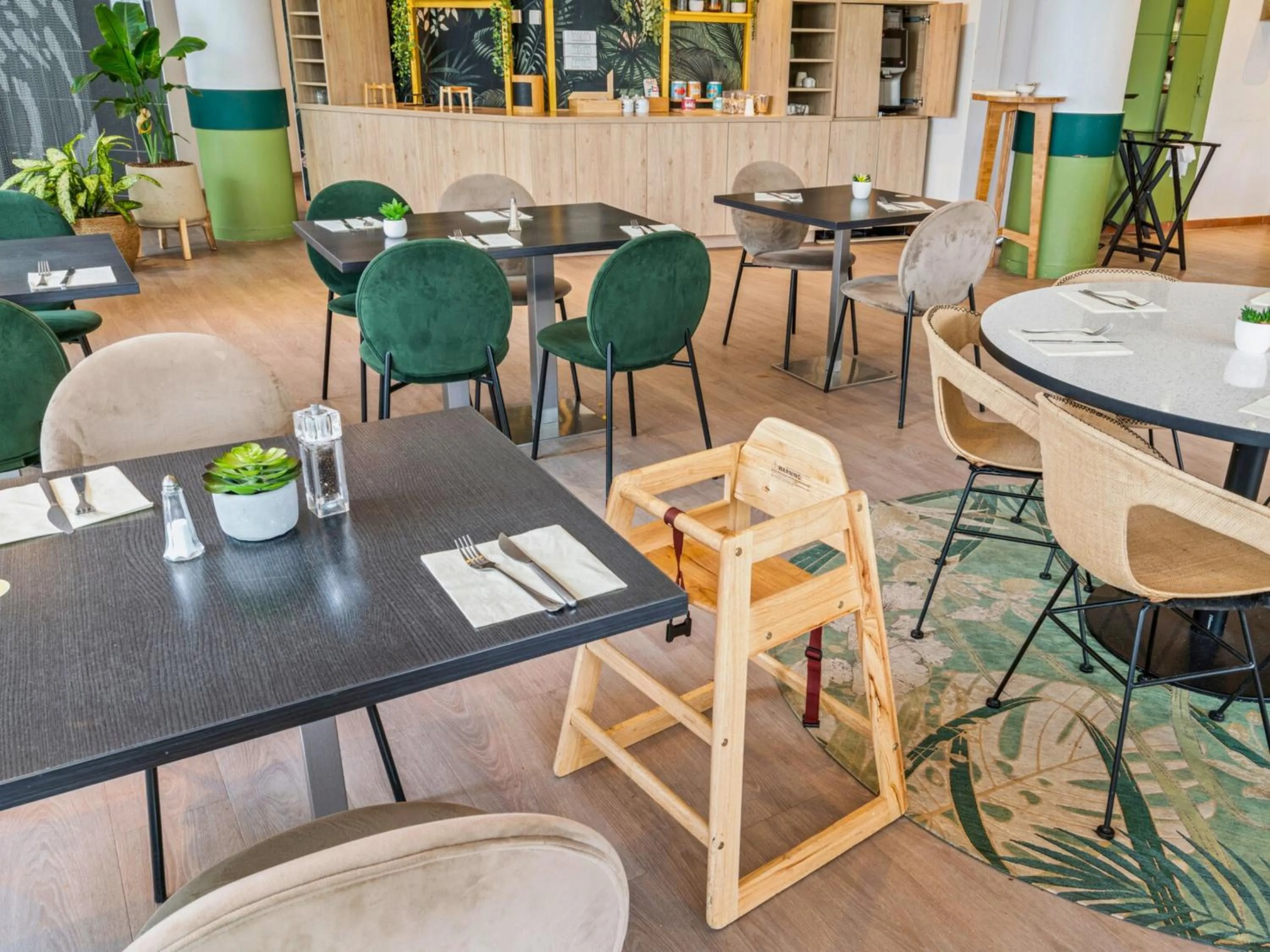 Restaurant/places to eat in Novotel Paris Charenton le Pont