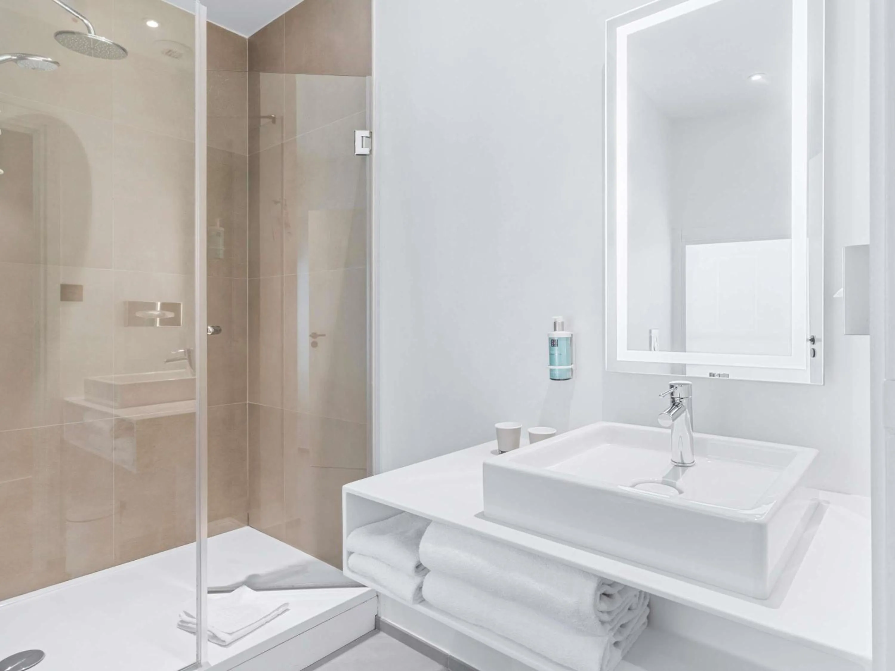 Bedroom in Novotel Paris Charenton le Pont