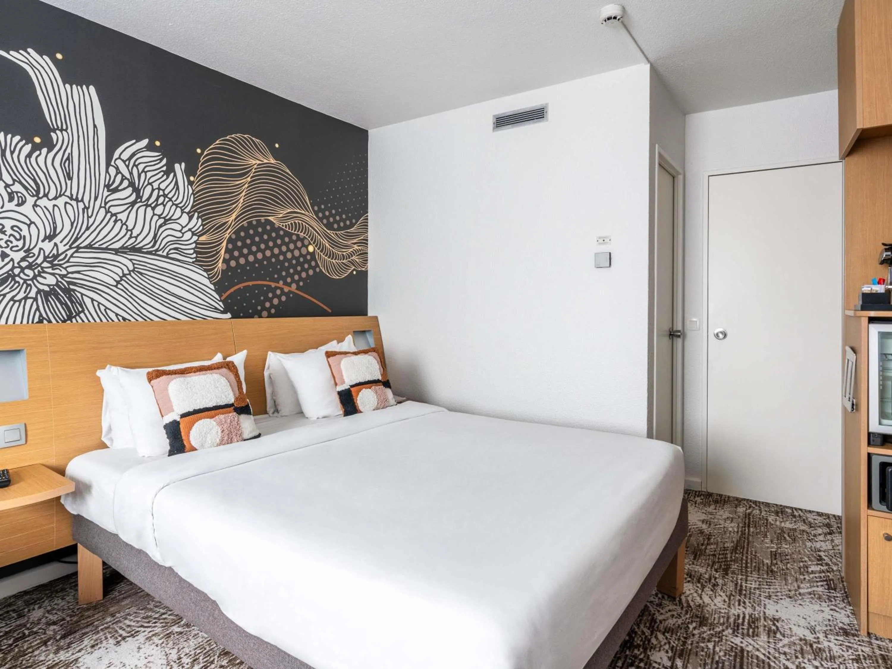 Bedroom, Bed in Novotel Paris Charenton le Pont