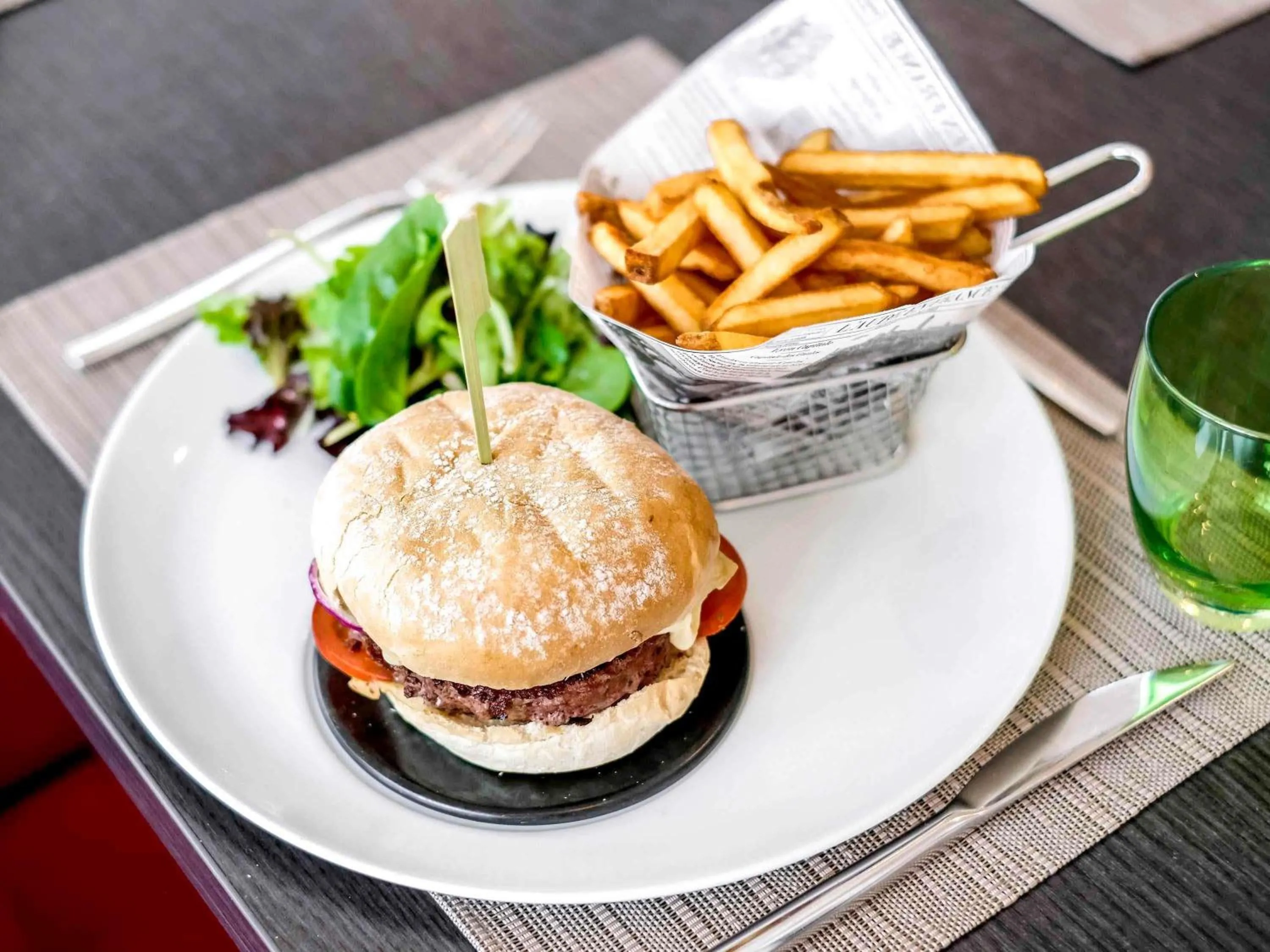 Restaurant/places to eat in Novotel Paris Charenton le Pont