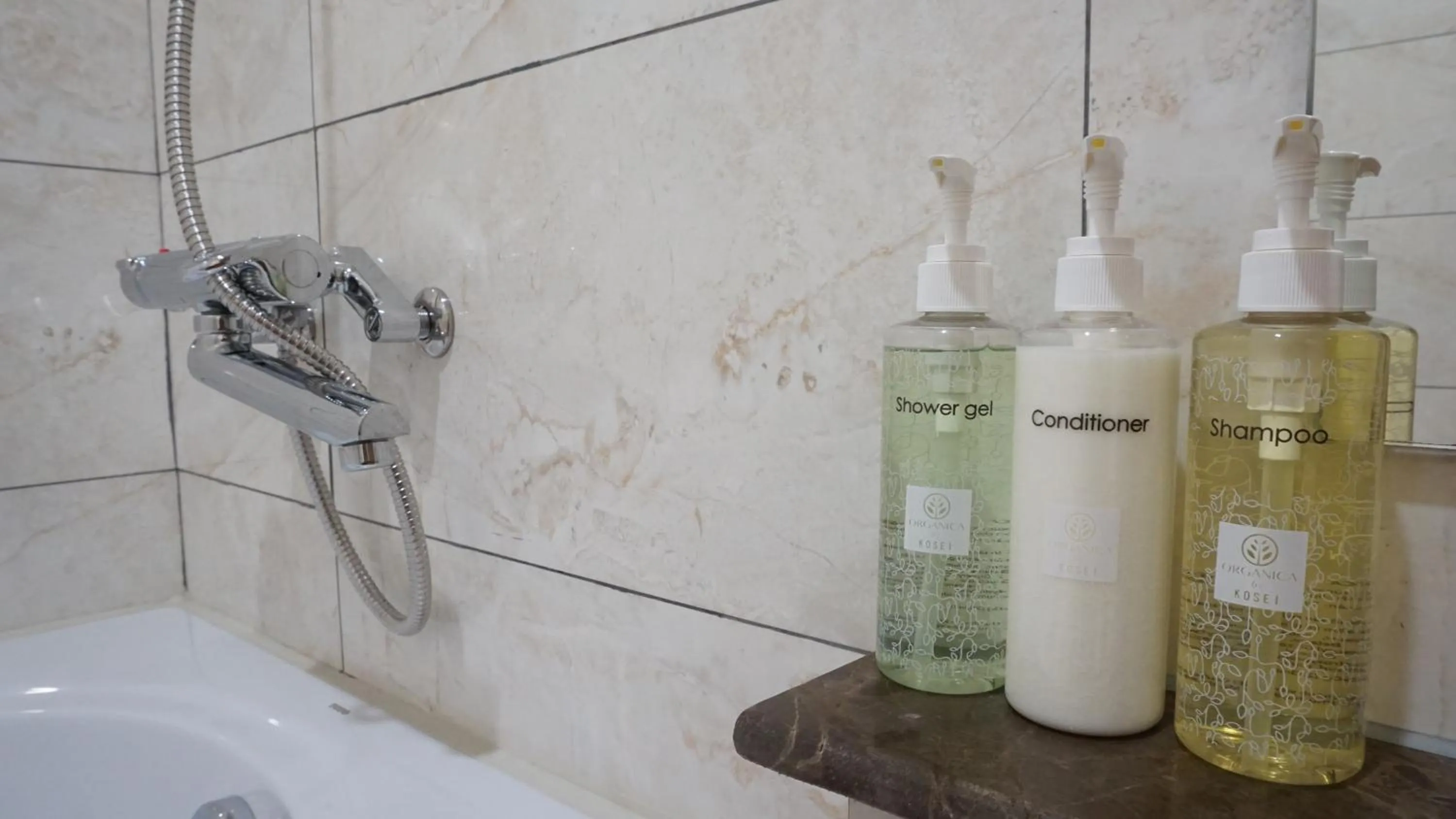 room service in FAMILLE HA NAM