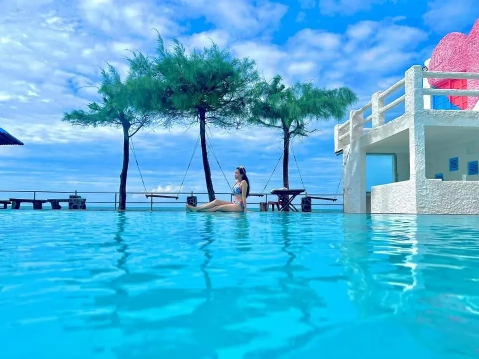 Pool view in Hai Yen Family Hotel