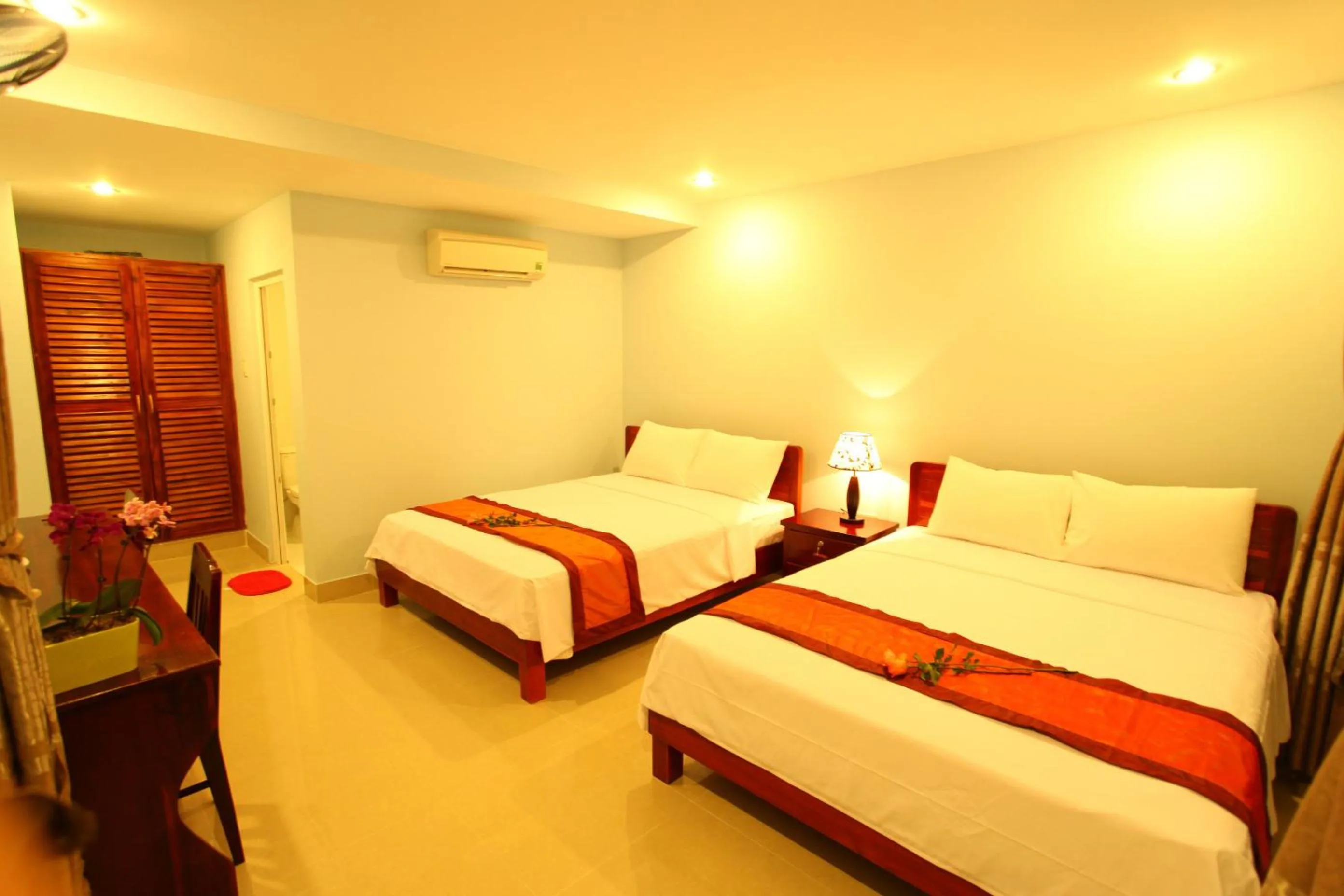 Photo of the whole room, Bed in Hai Yen Family Hotel