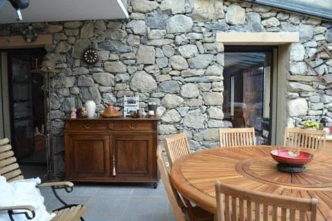 Dining area in Château Serigues