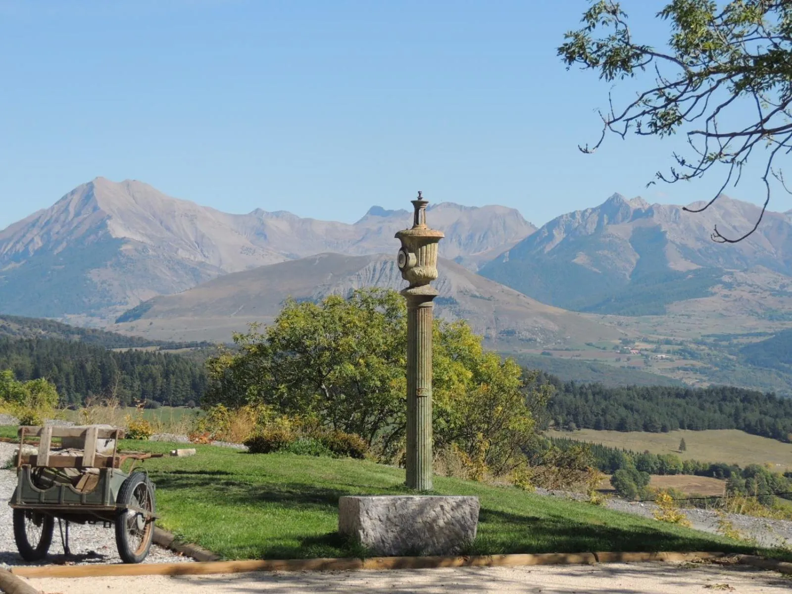 Mountain view in Château Serigues