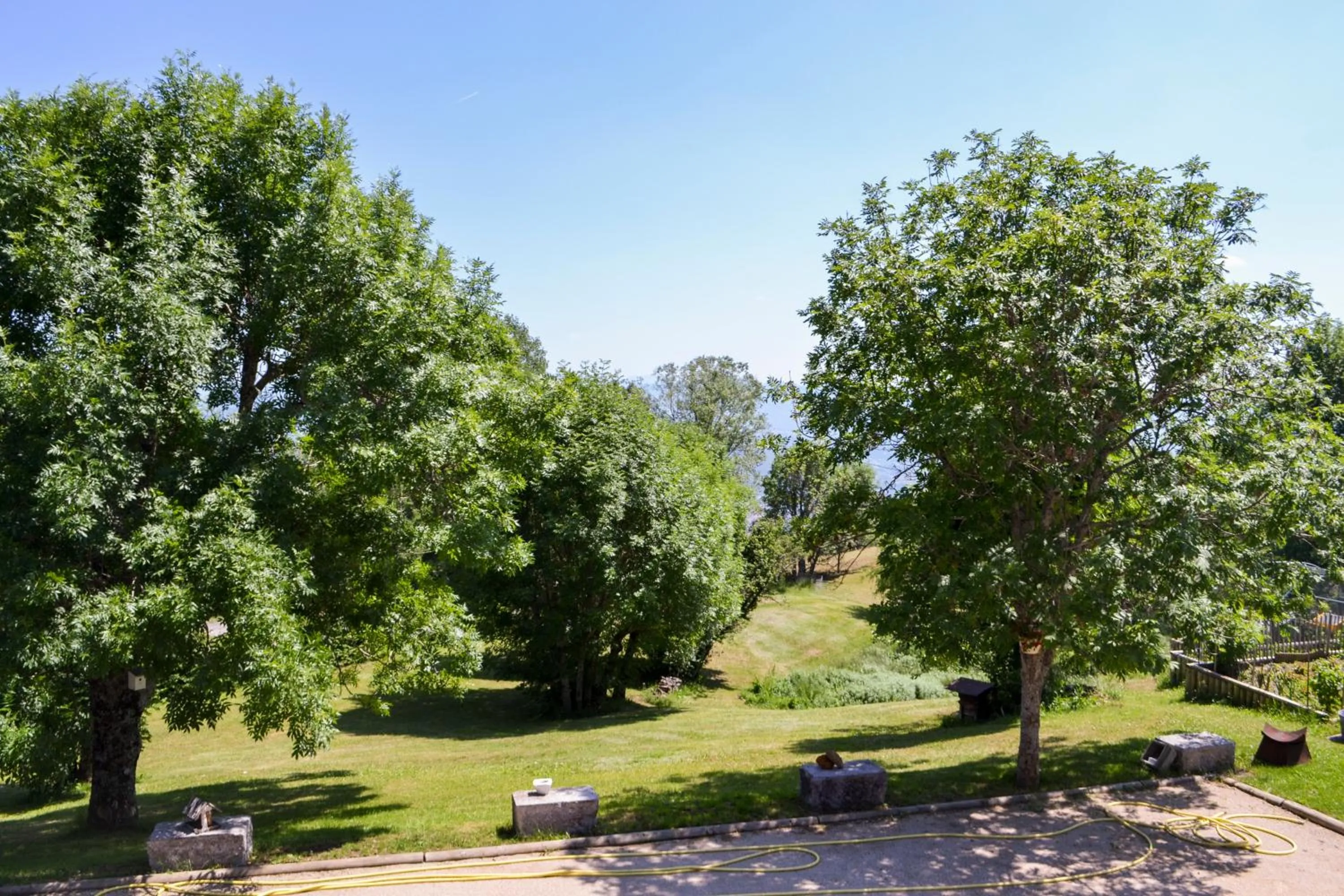 Garden view in Château Serigues