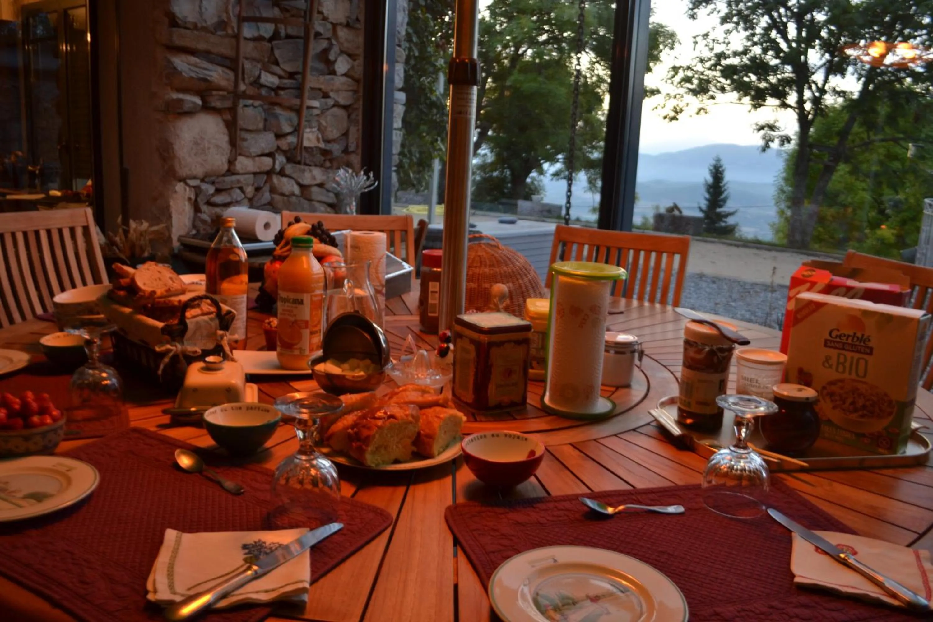 Breakfast in Château Serigues