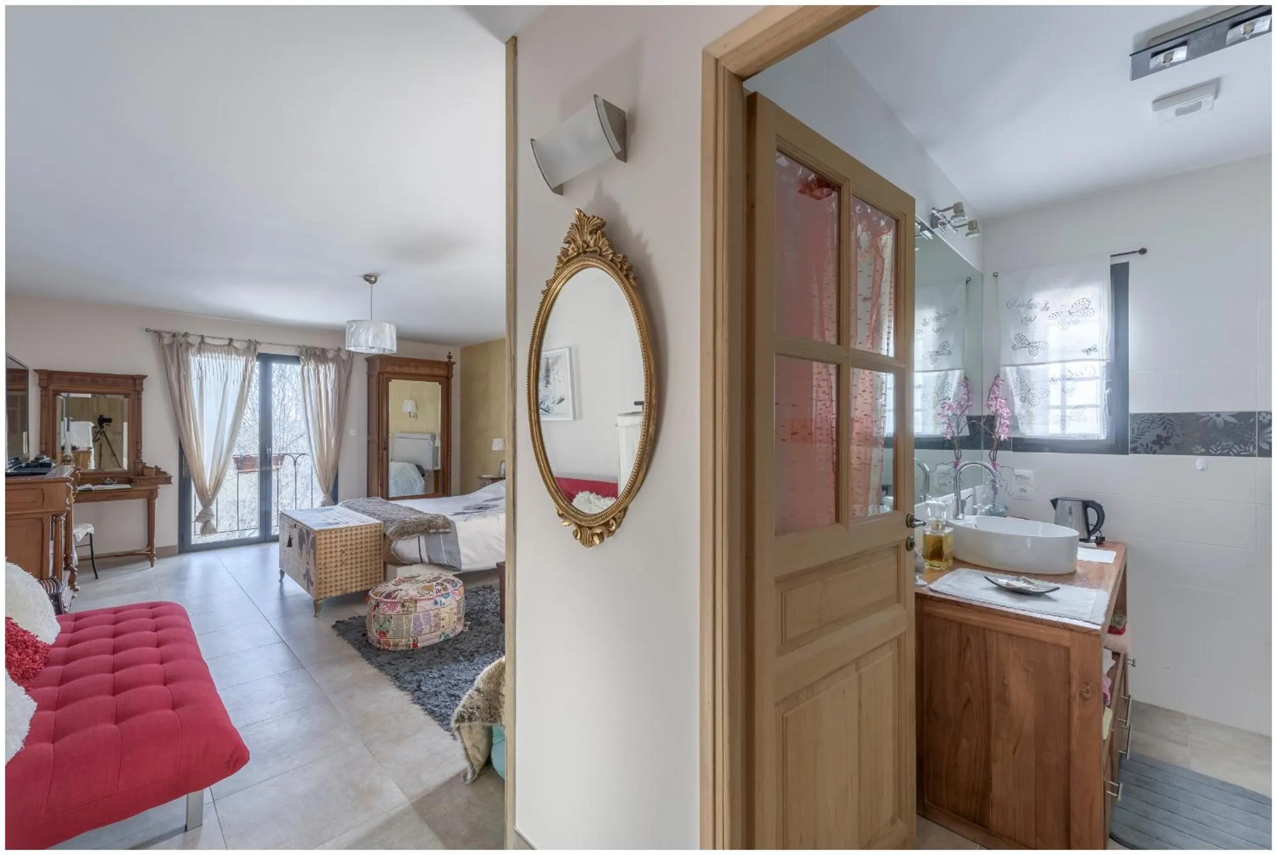 Photo of the whole room in Château Serigues