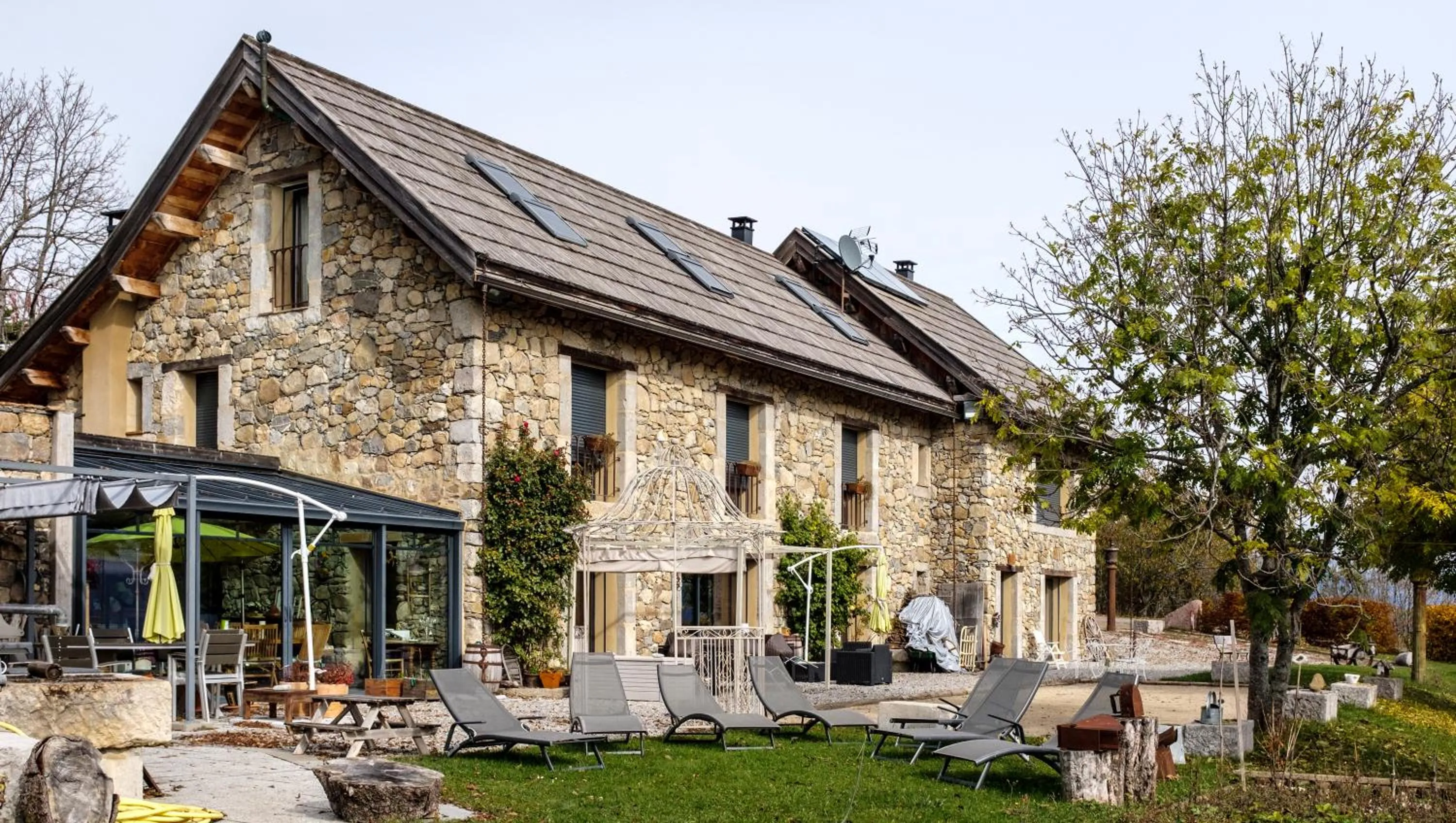 Property building in Château Serigues