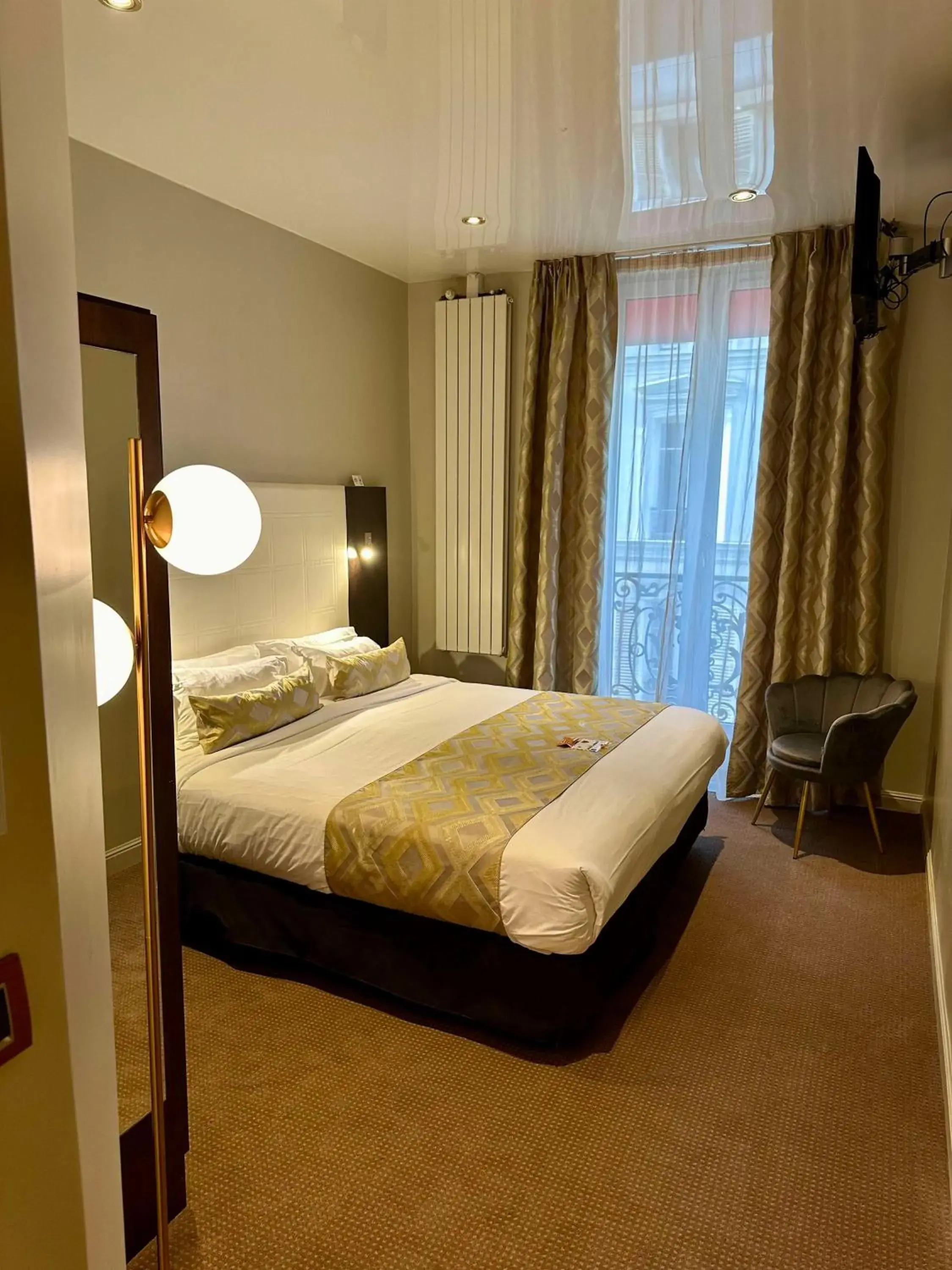 Bedroom, Bed in Best Western Empire Elysees Bedroom, Bed in Best Western Empire Elysees