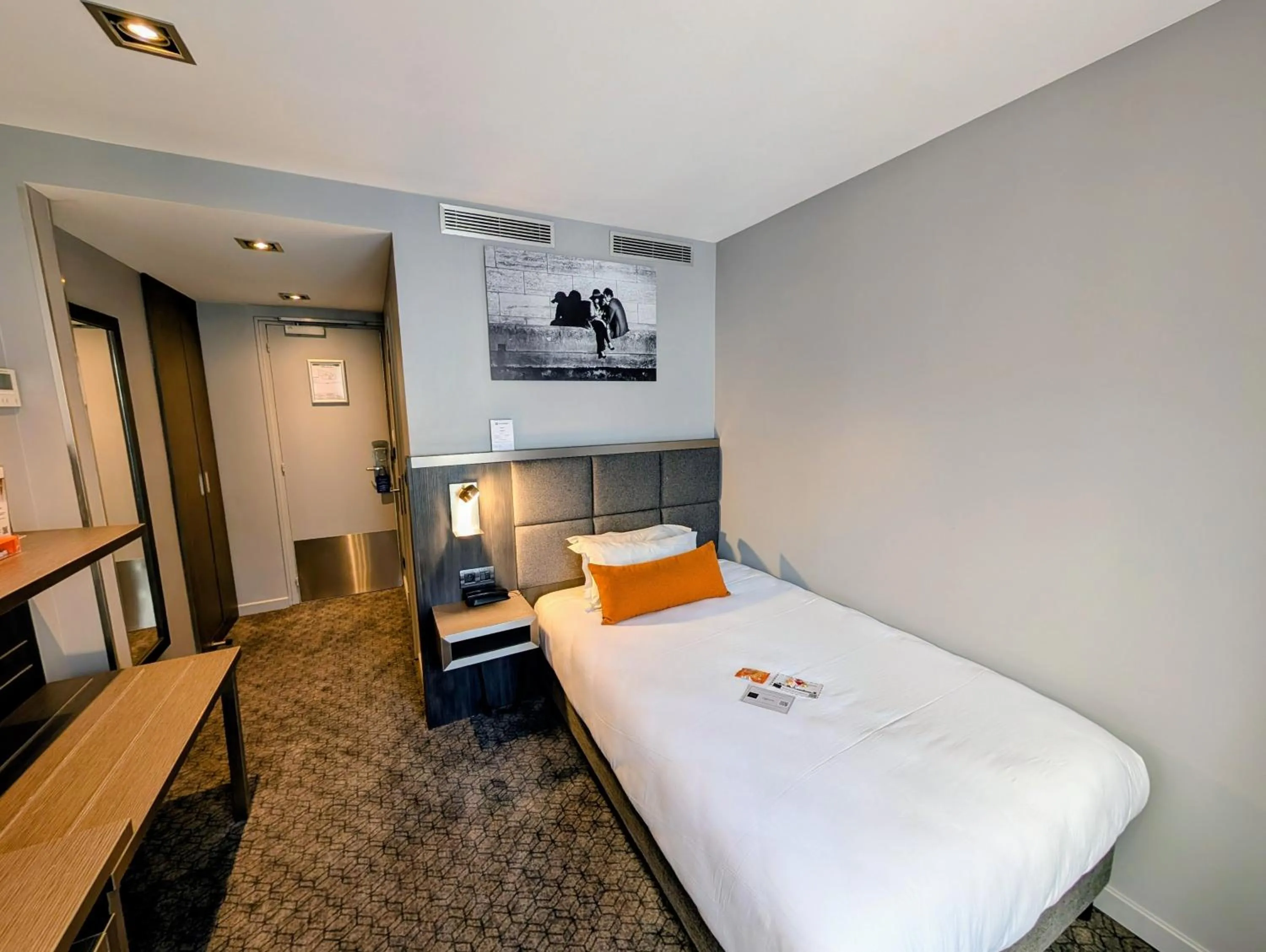 Bedroom, Bed in Best Western Empire Elysees