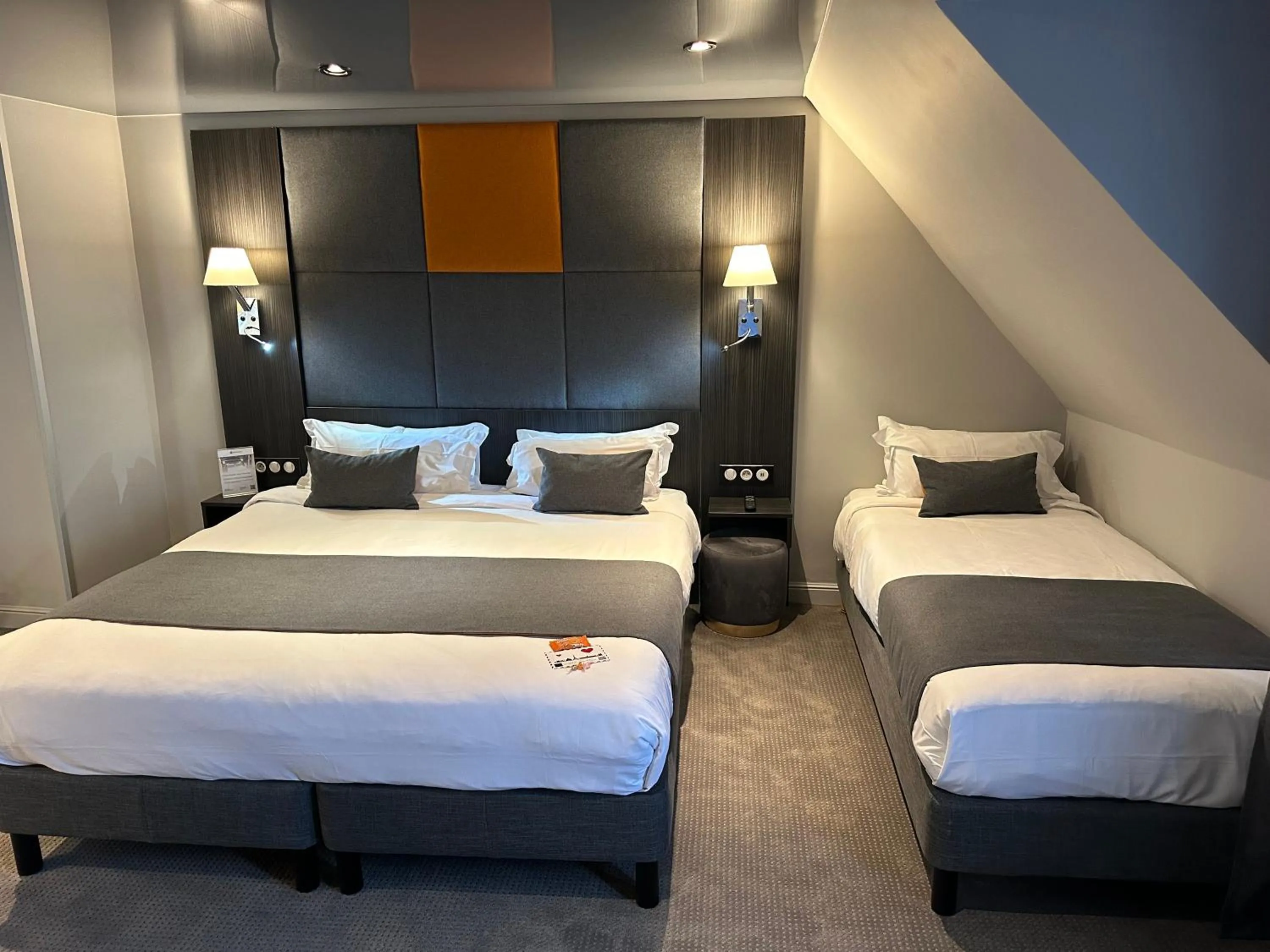 Bed in Best Western Empire Elysees