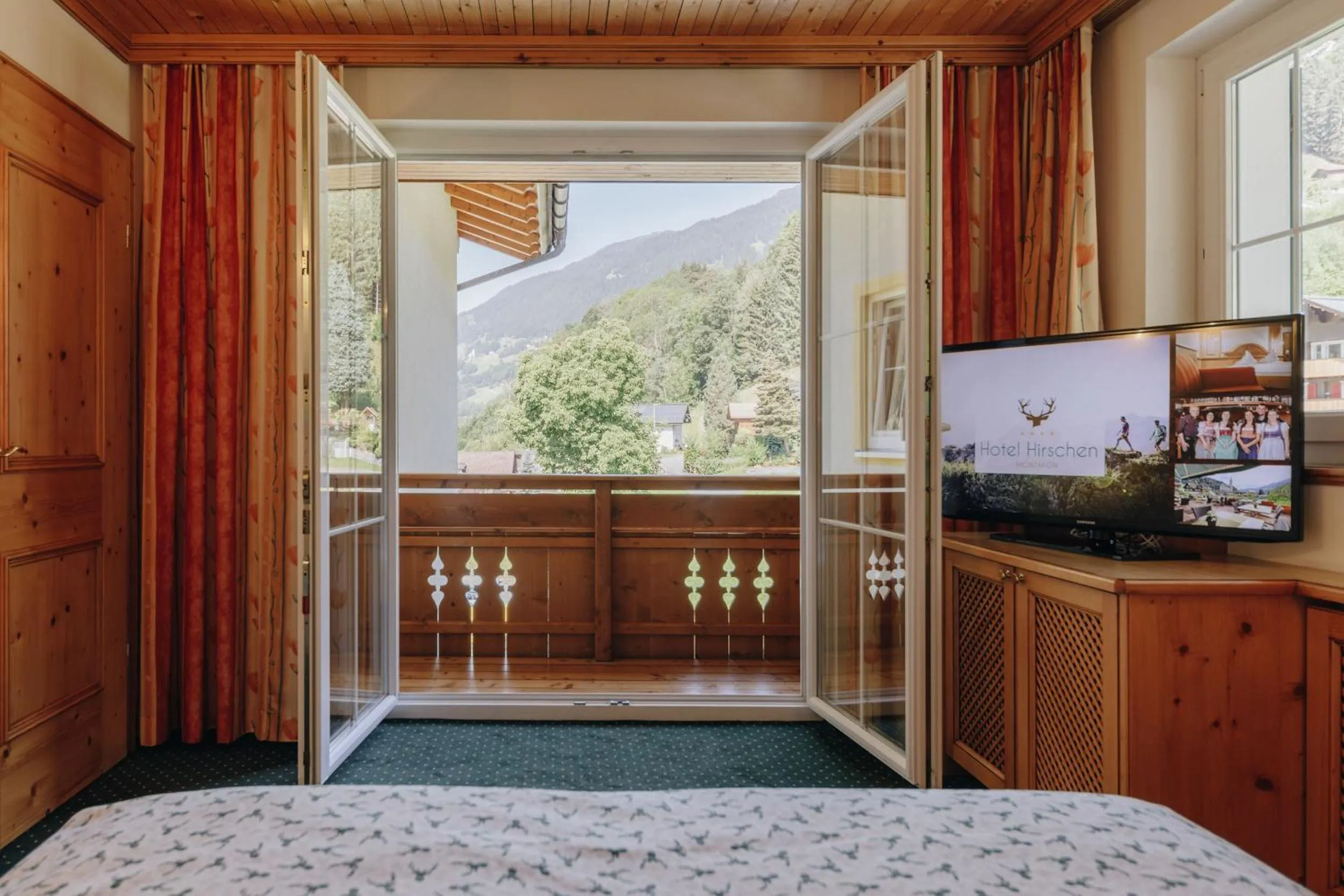 Staff, Bed in Hotel Hirschen