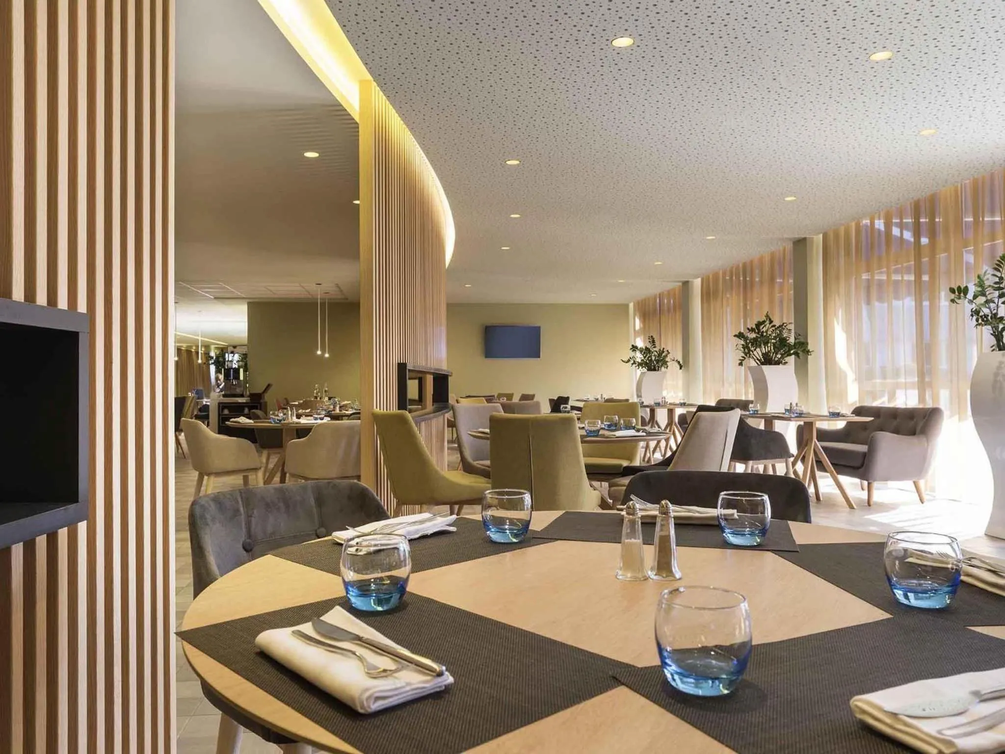 Restaurant/places to eat in Novotel Paris Nord Expo Aulnay