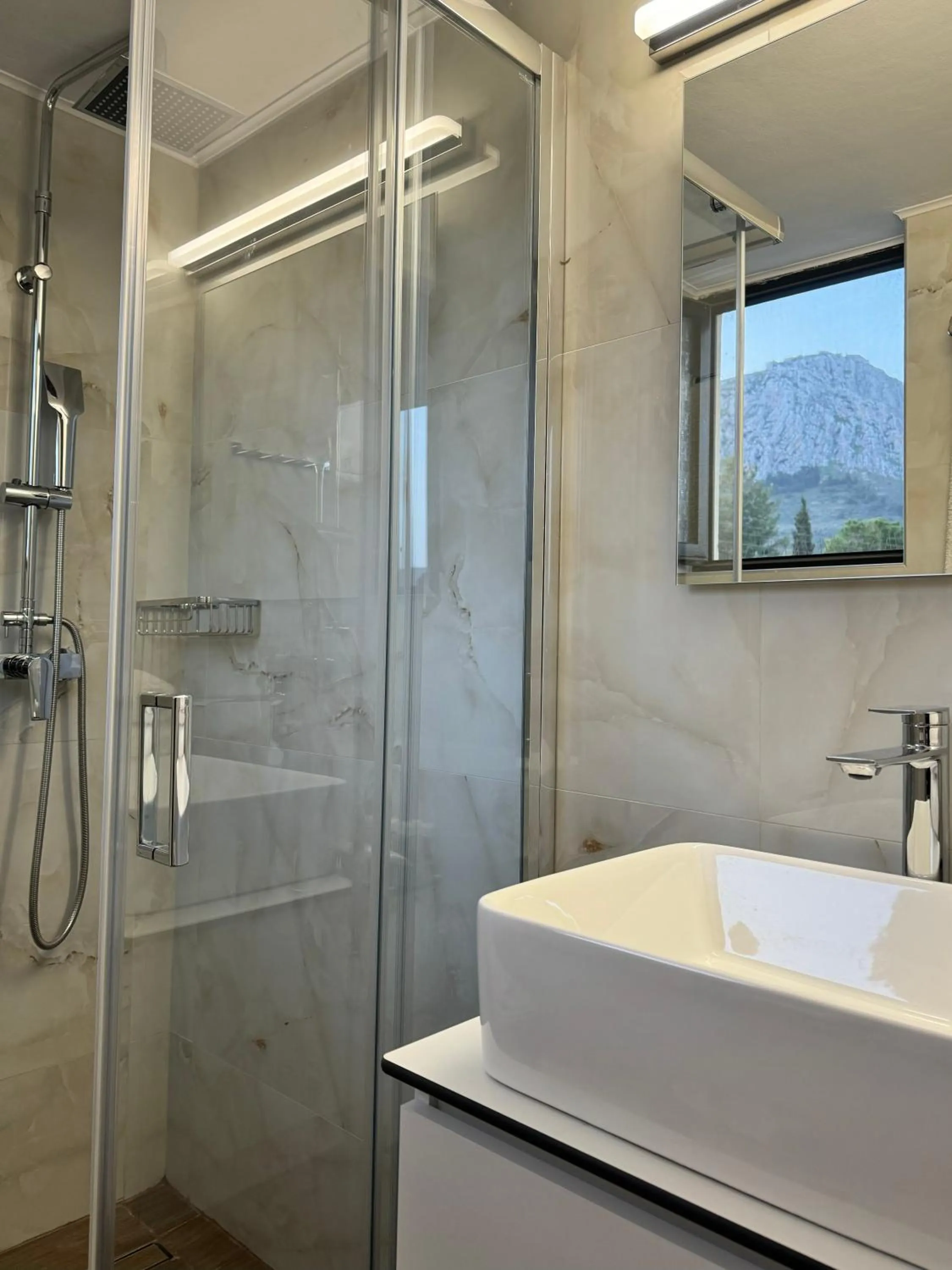 Bathroom in Vasilios Marinos Rooms