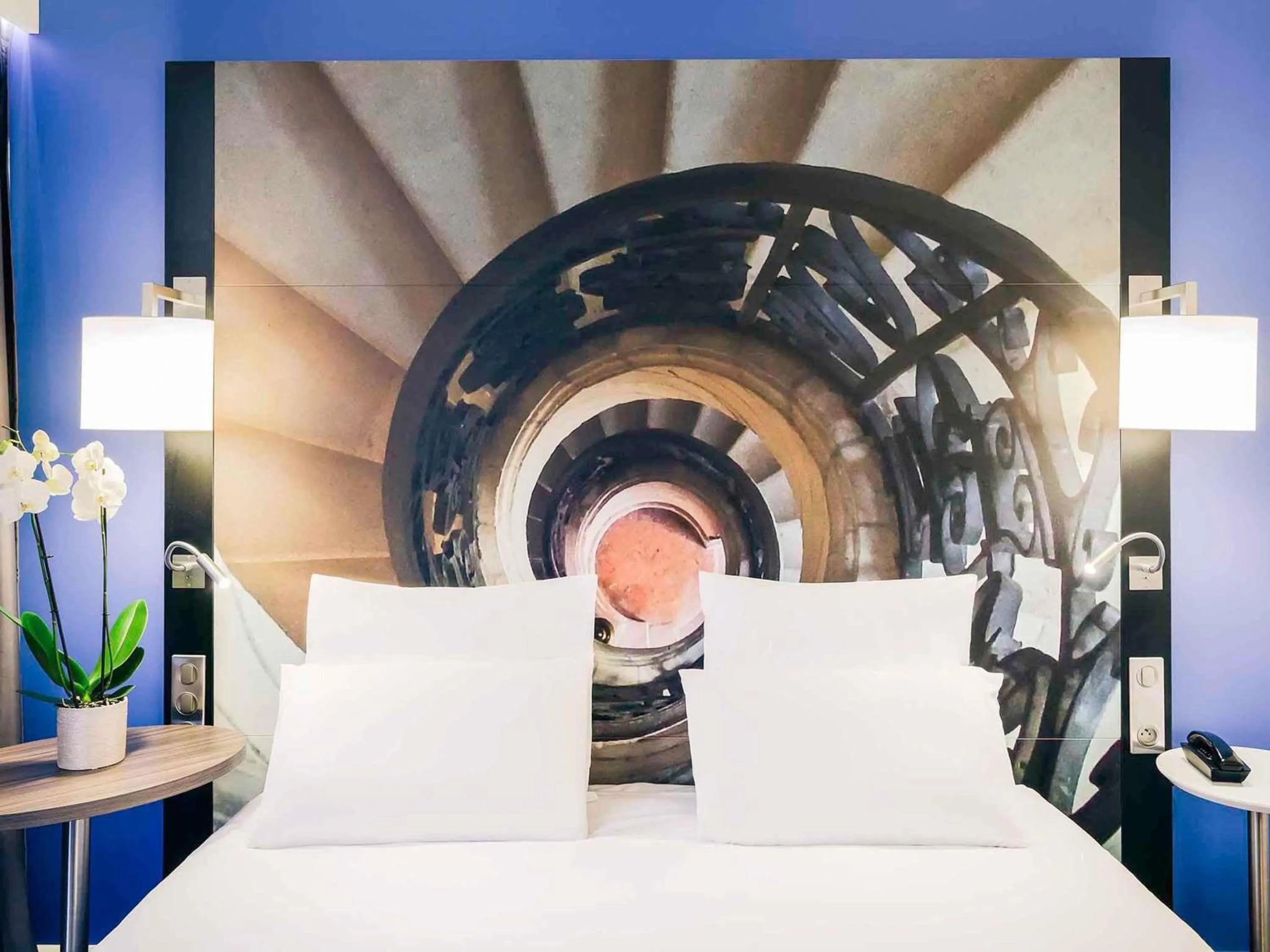 Bedroom, Bed in Hotel De Bourbon Grand Hotel Mercure Bourges