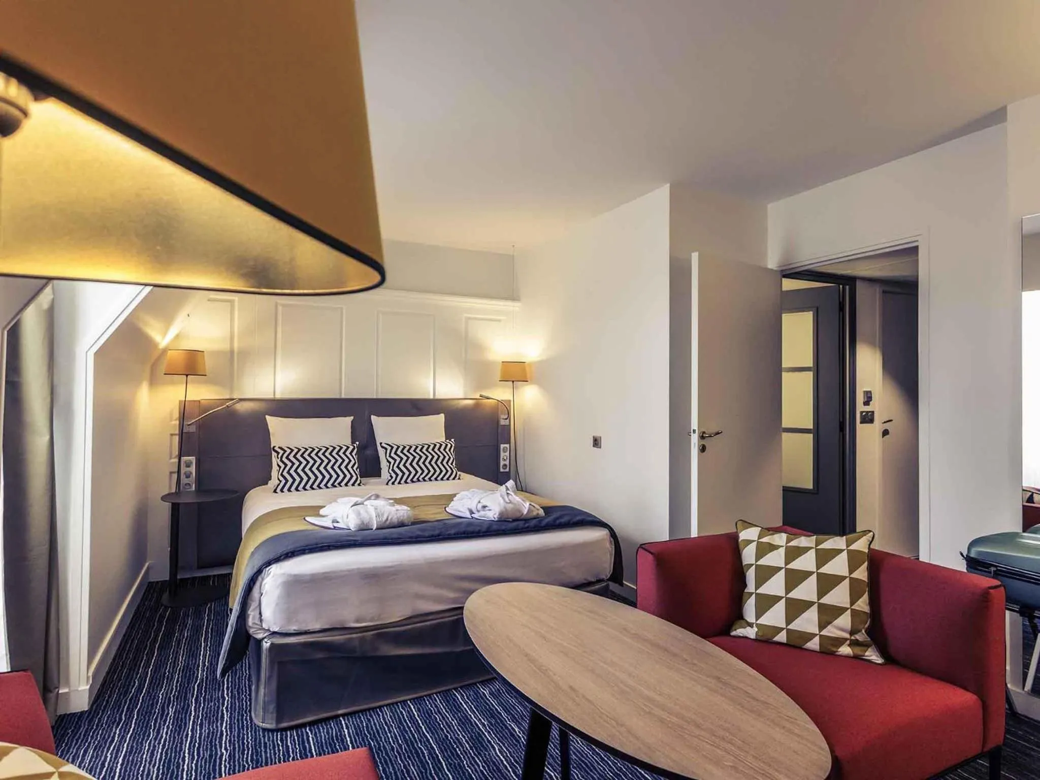 Bedroom, Bed in Hotel De Bourbon Grand Hotel Mercure Bourges