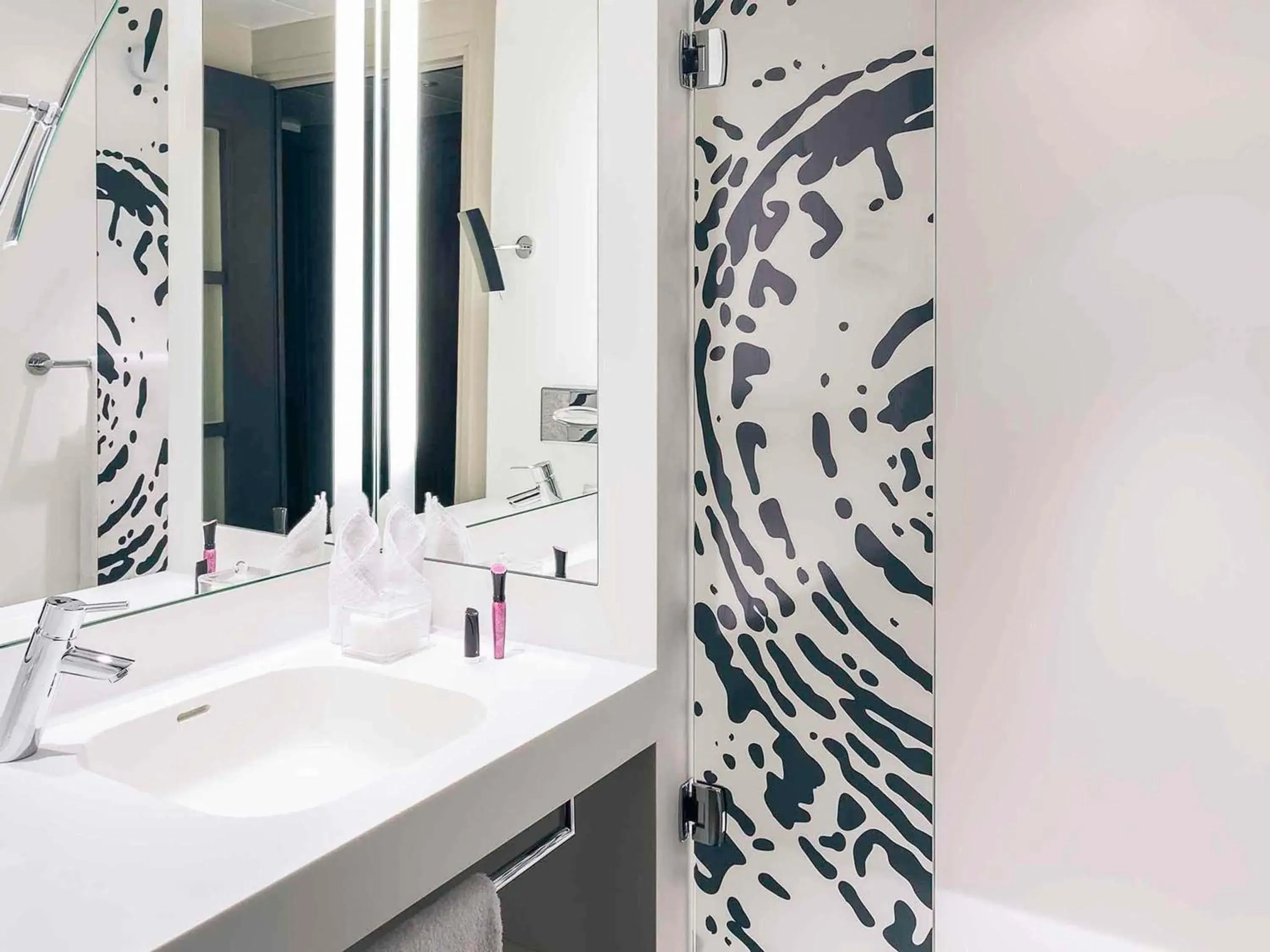 Classic Double Room in Hotel De Bourbon Grand Hotel Mercure Bourges Classic Double Room in Hotel De Bourbon Grand Hotel Mercure Bourges