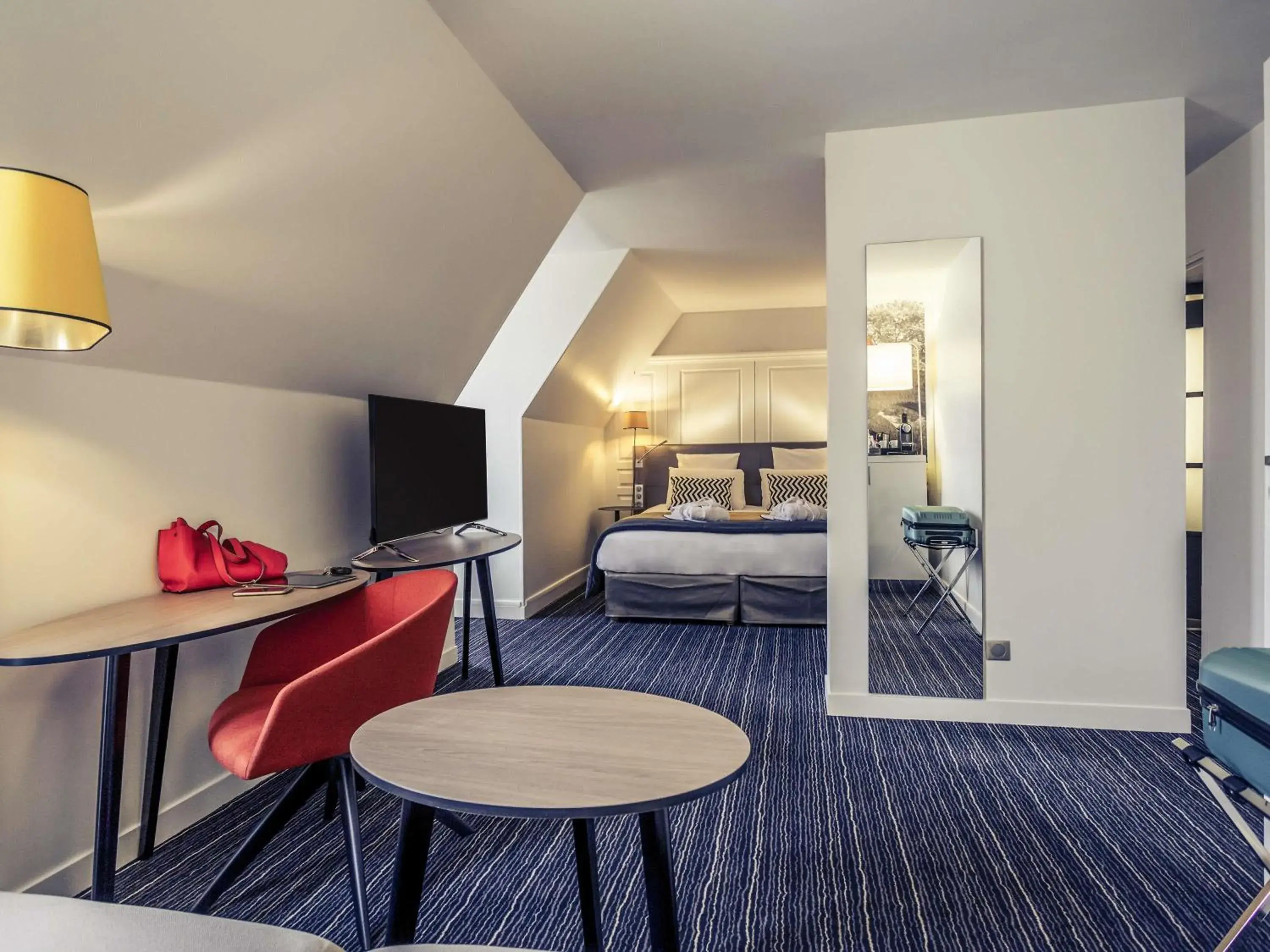 Junior Double Suite And Sofa in Hotel De Bourbon Grand Hotel Mercure Bourges Junior Double Suite And Sofa in Hotel De Bourbon Grand Hotel Mercure Bourges