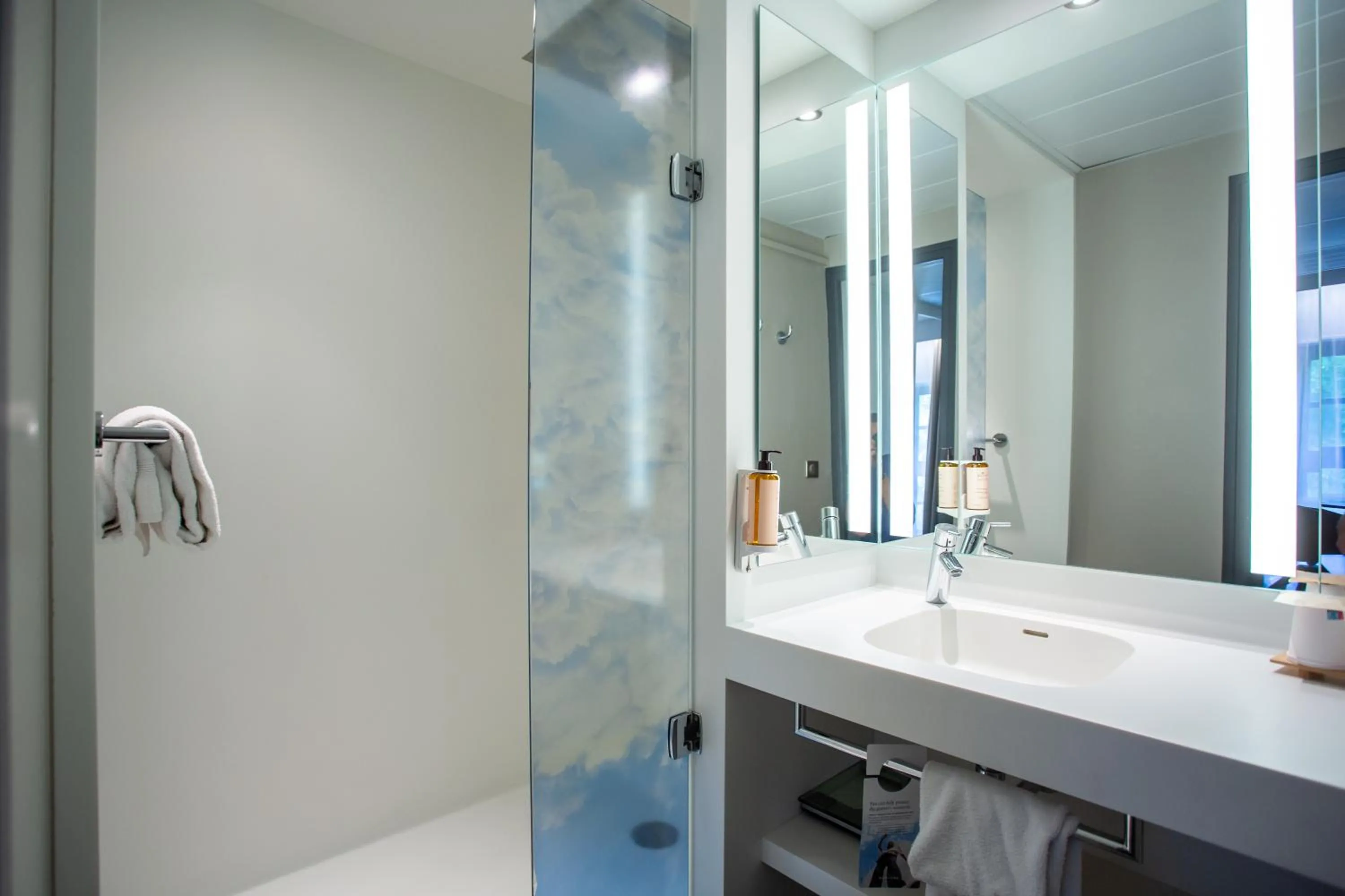 Bathroom in Hotel De Bourbon Grand Hotel Mercure Bourges