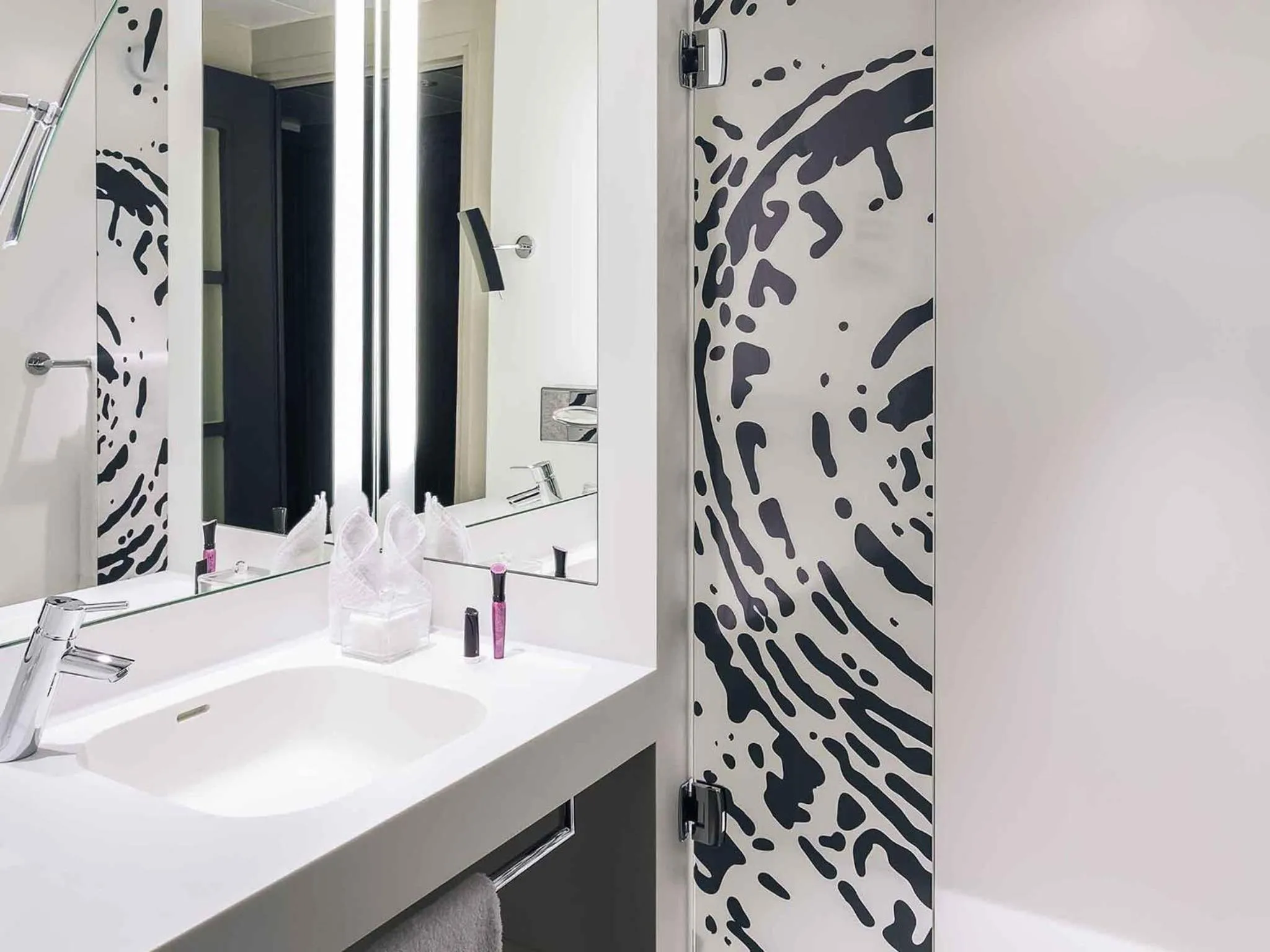 Bedroom in Hotel De Bourbon Grand Hotel Mercure Bourges