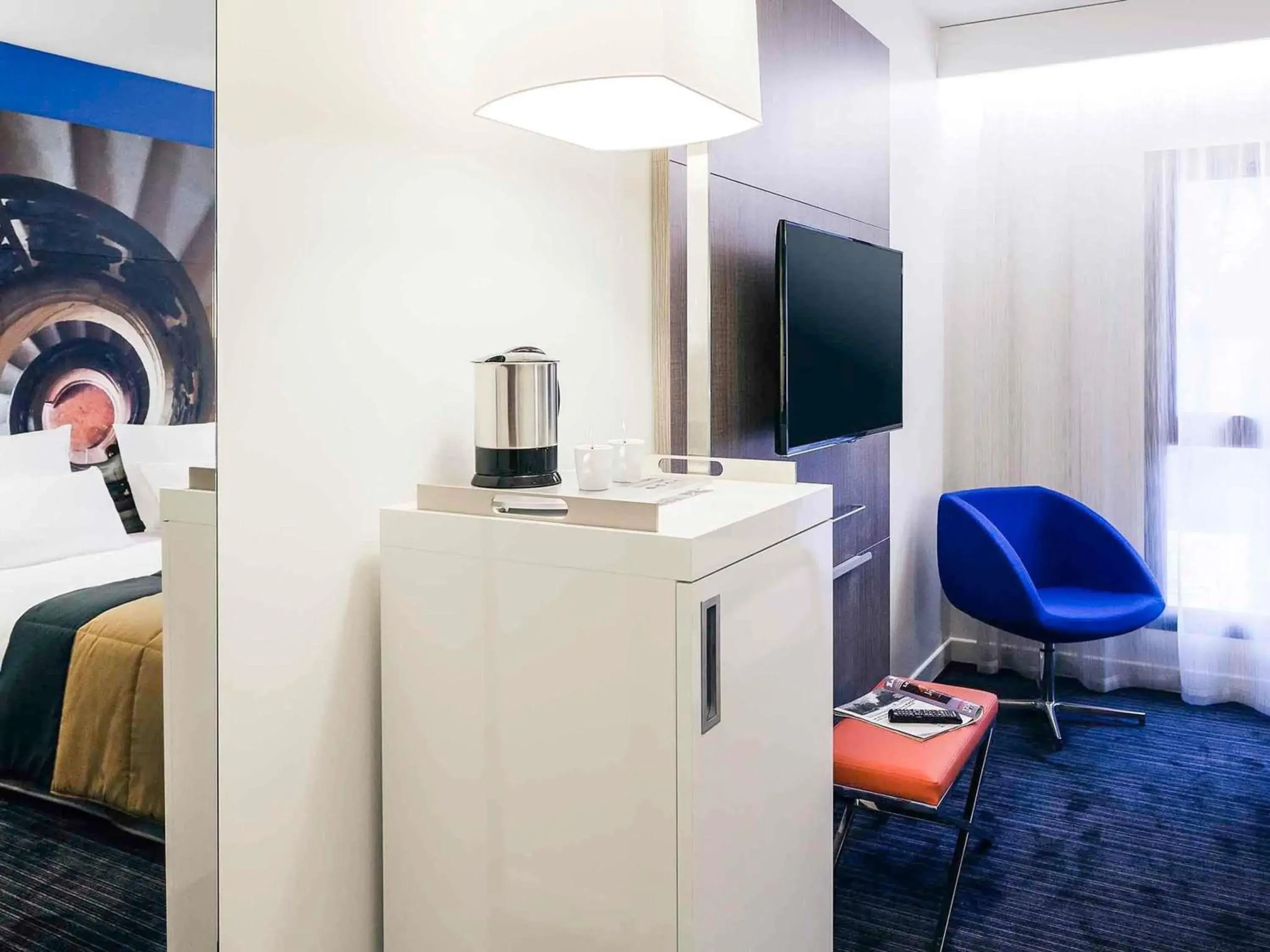 Bedroom in Hotel De Bourbon Grand Hotel Mercure Bourges Bedroom in Hotel De Bourbon Grand Hotel Mercure Bourges