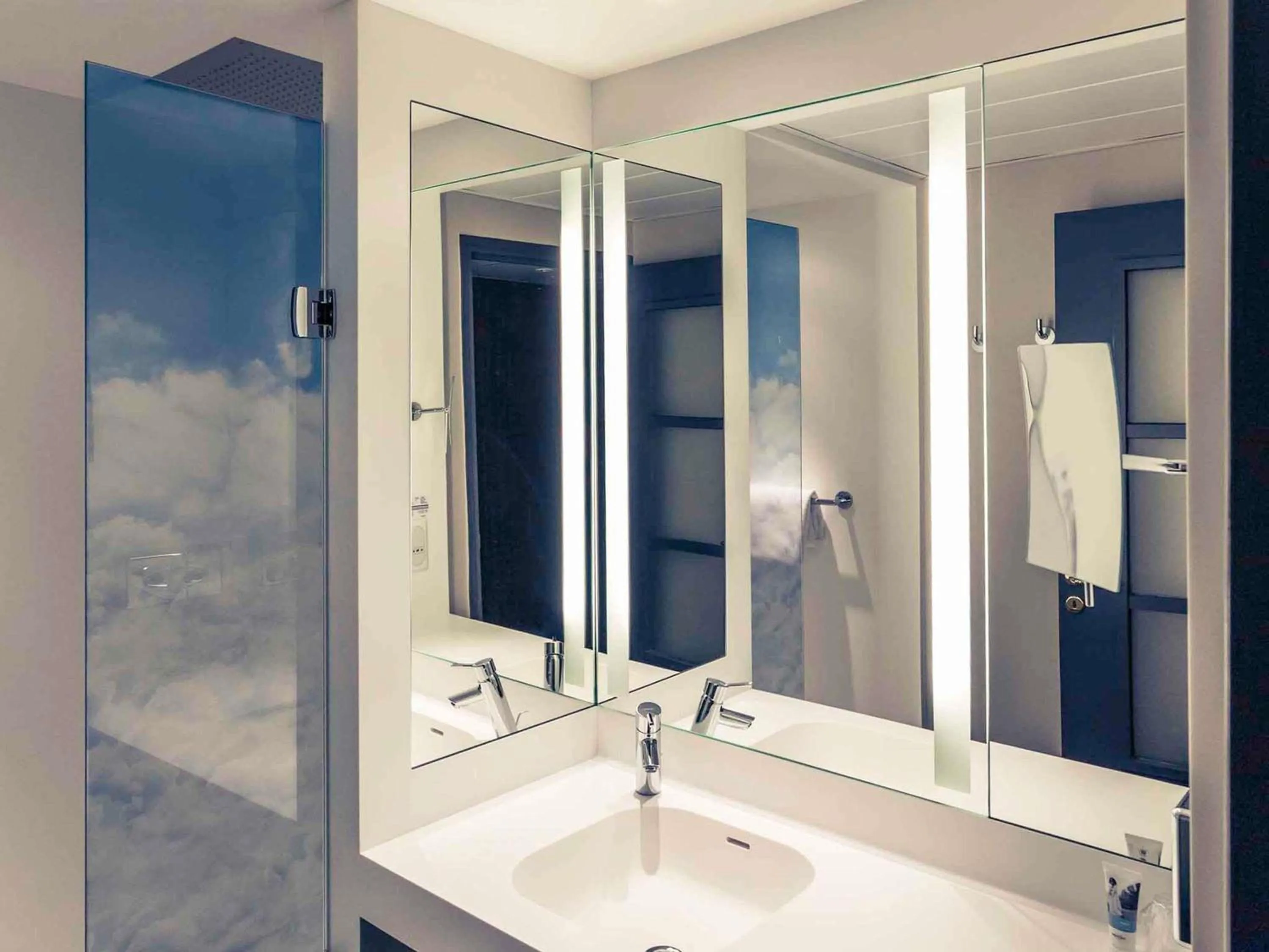 Bedroom in Hotel De Bourbon Grand Hotel Mercure Bourges