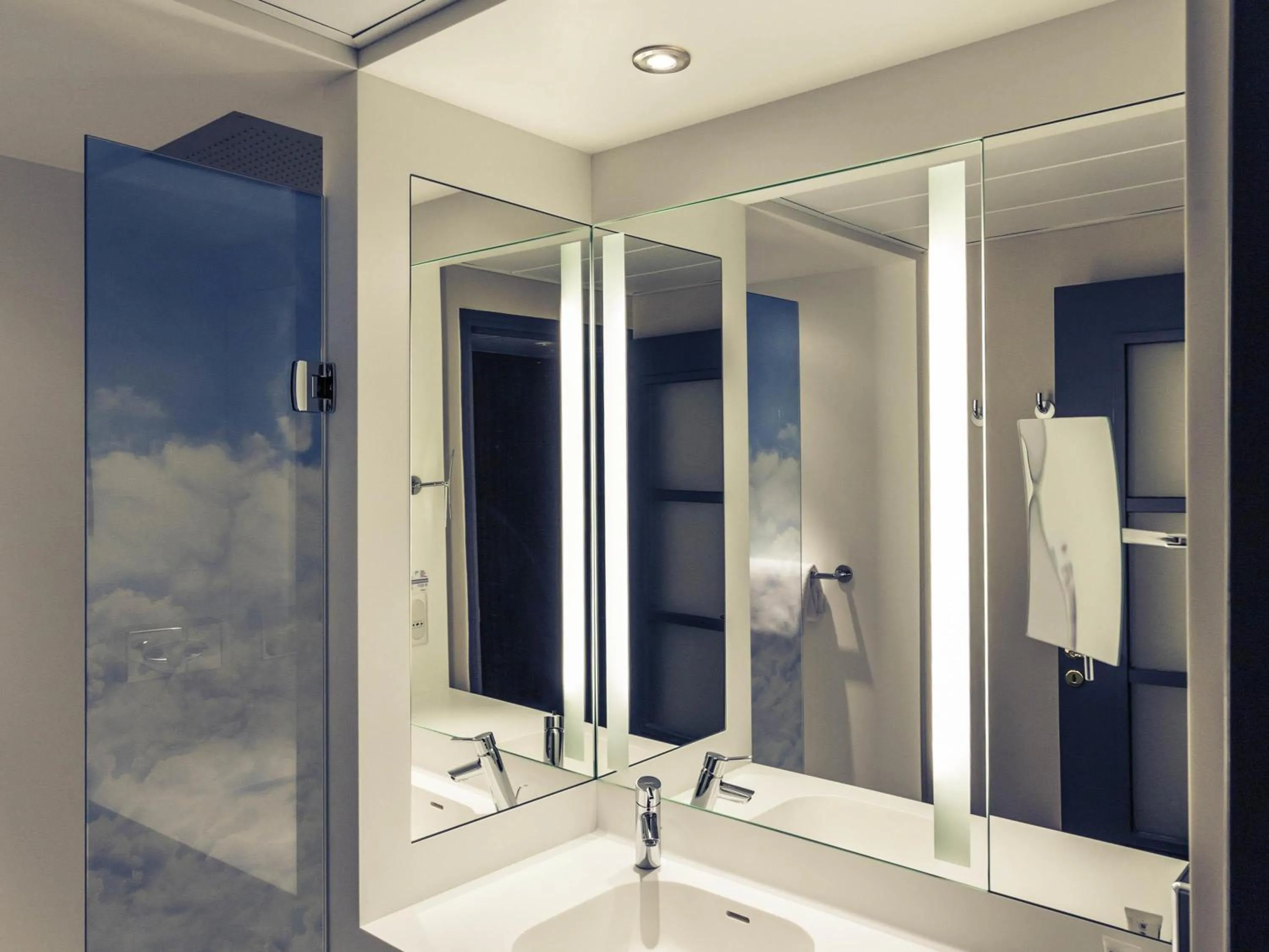 Bedroom in Hotel De Bourbon Grand Hotel Mercure Bourges