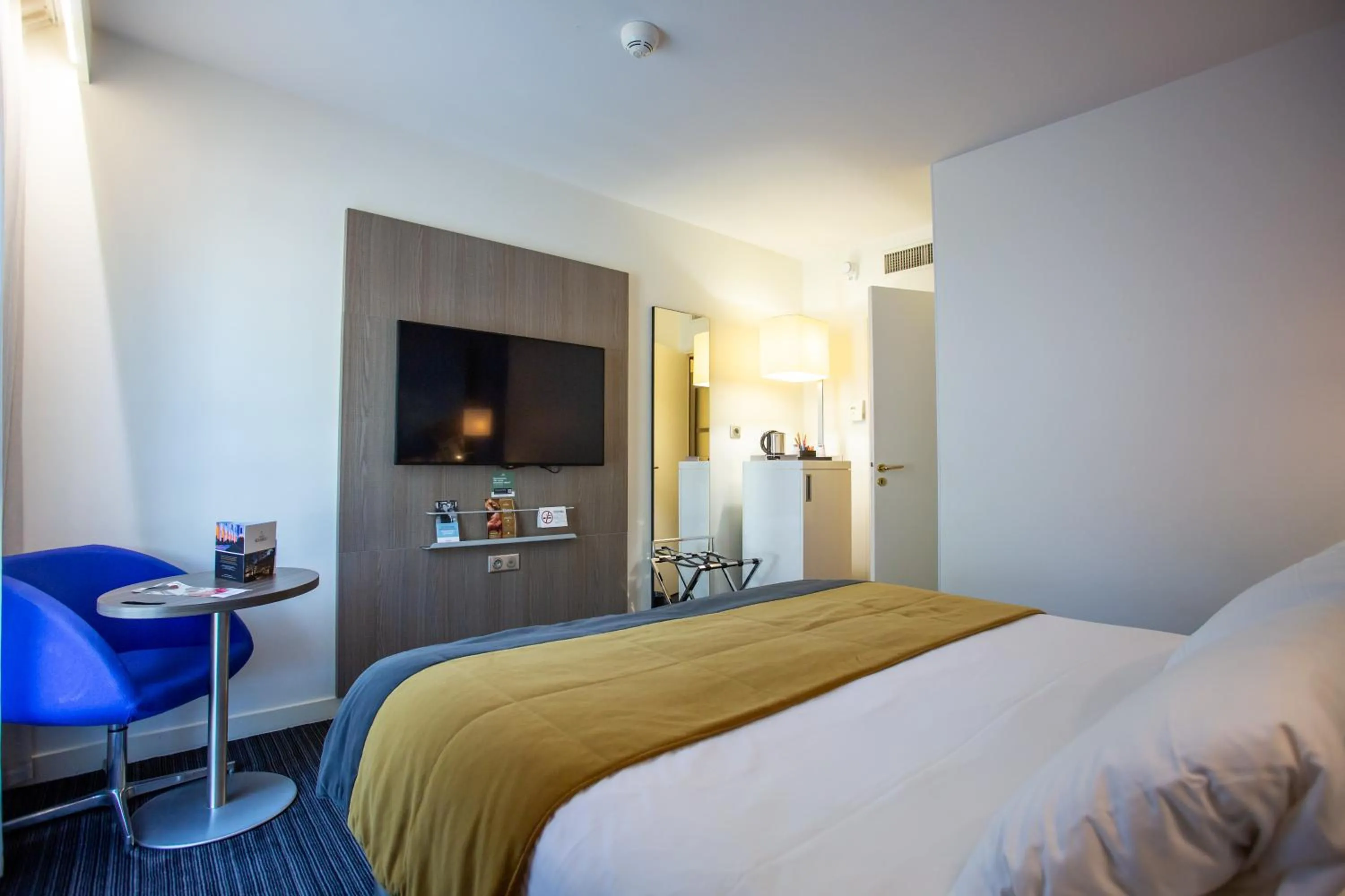 Photo of the whole room, Bed in Hotel De Bourbon Grand Hotel Mercure Bourges