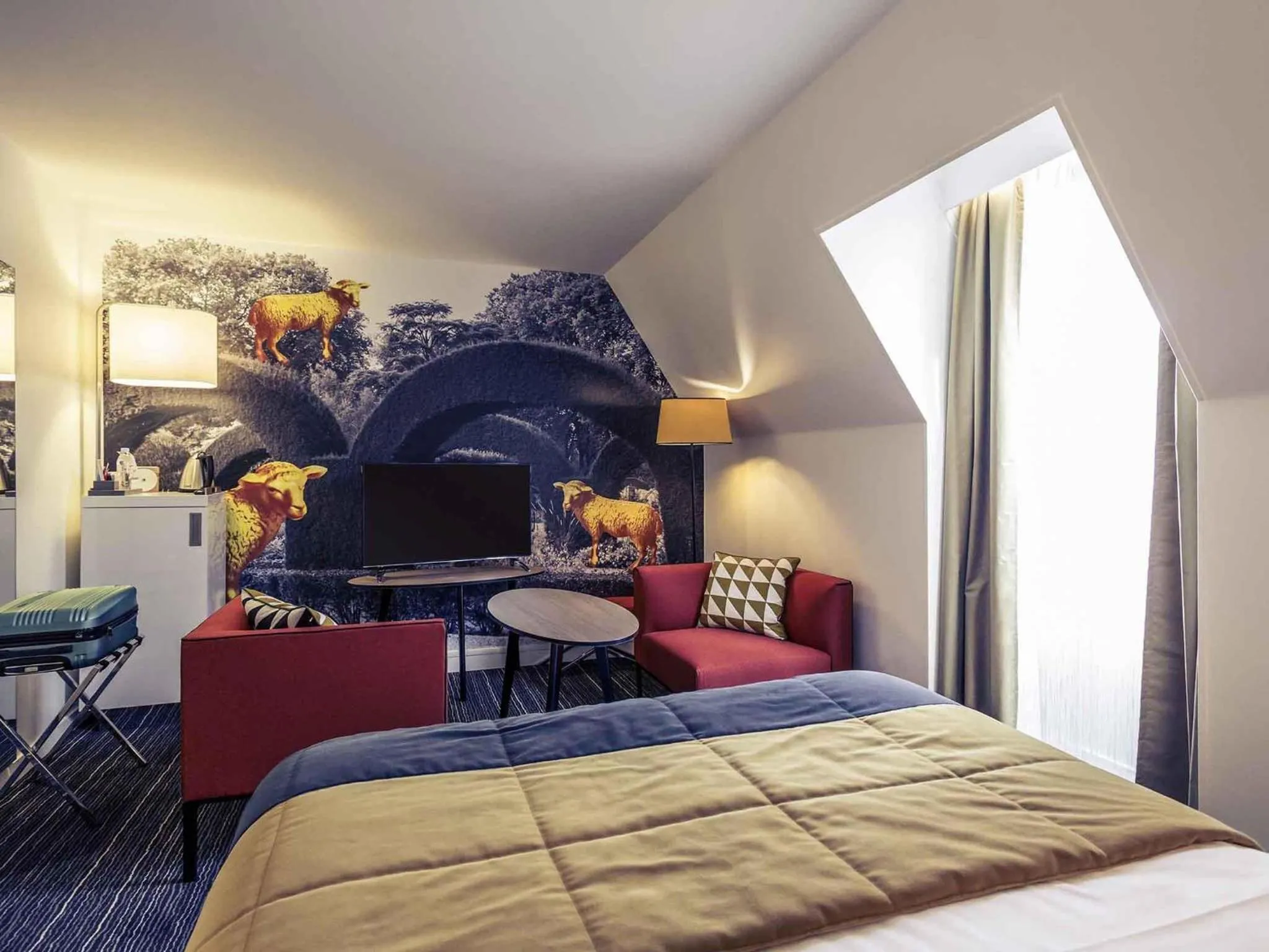 Bedroom, Bed in Hotel De Bourbon Grand Hotel Mercure Bourges