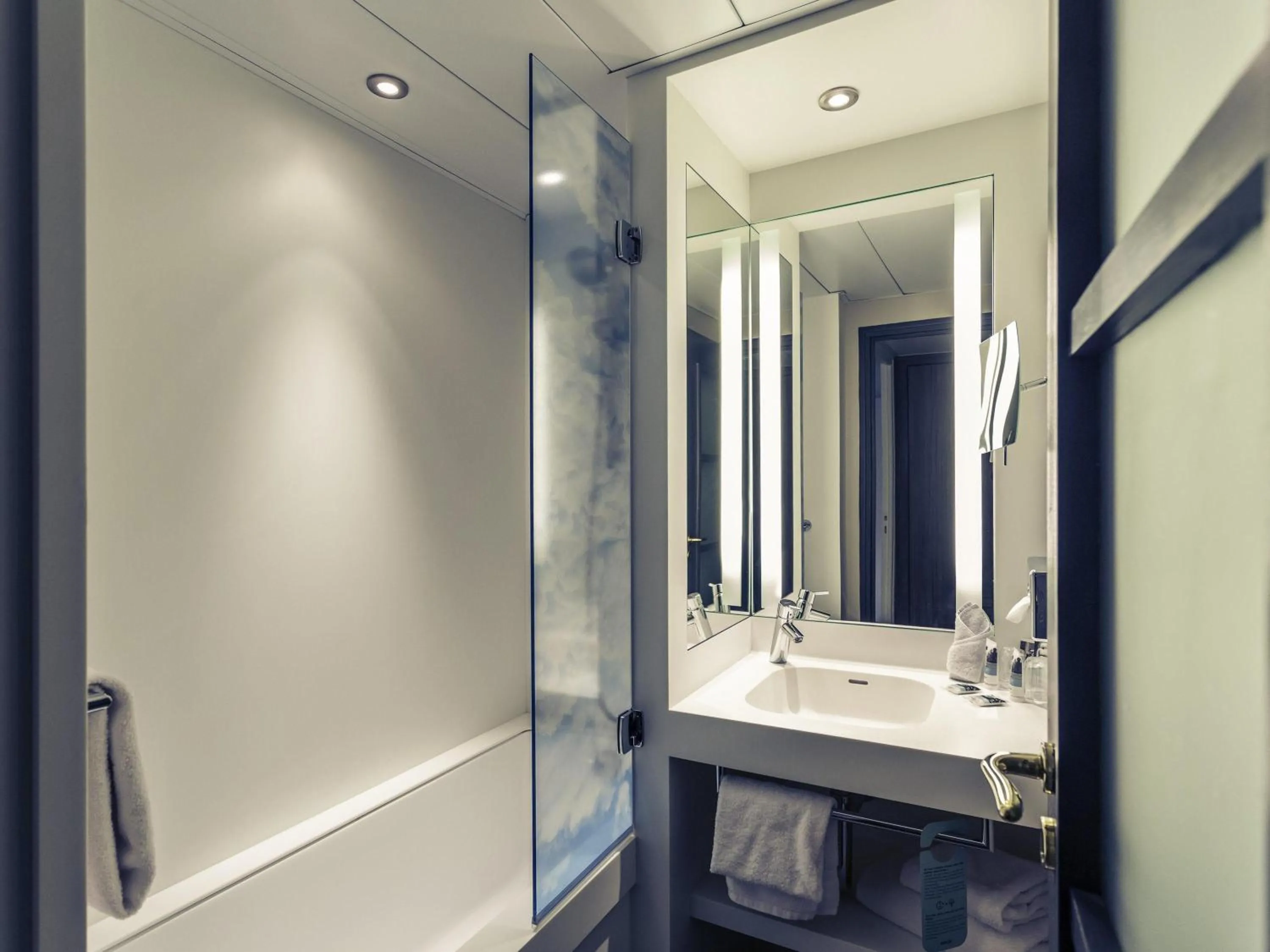 Bedroom in Hotel De Bourbon Grand Hotel Mercure Bourges