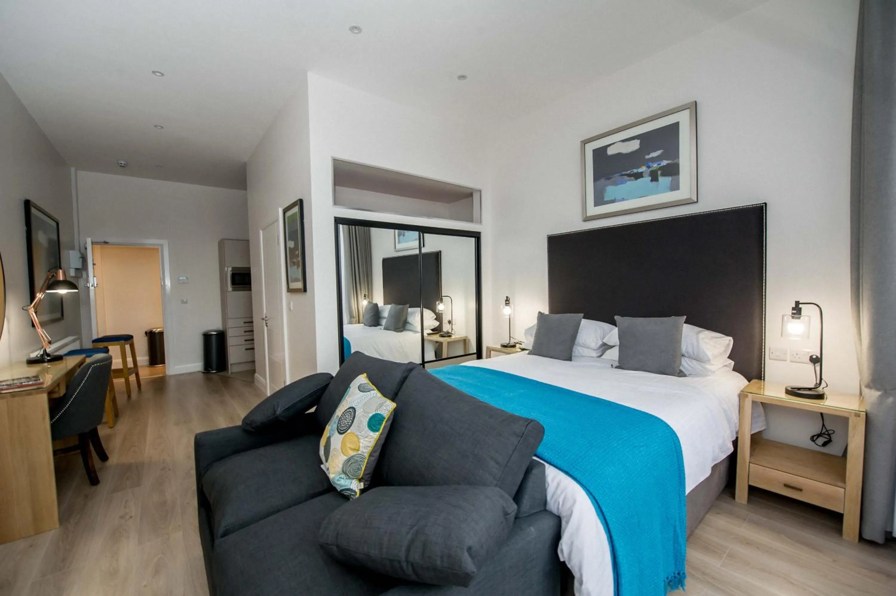 Deluxe Suite in The James Suites