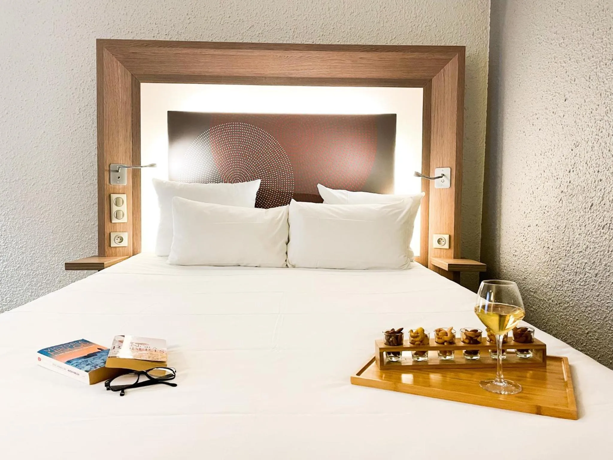 Bed in Novotel Fontainebleau Ury