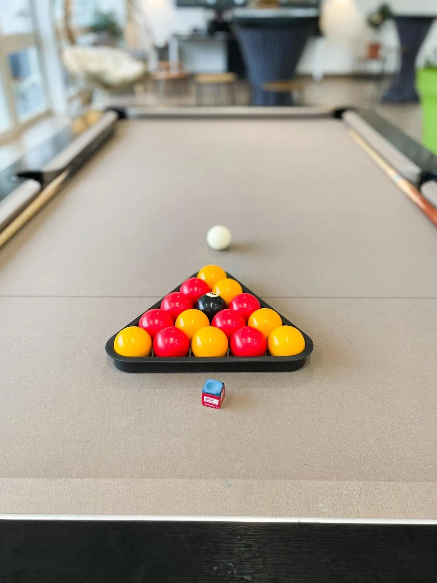 Billiard in Novotel Fontainebleau Ury