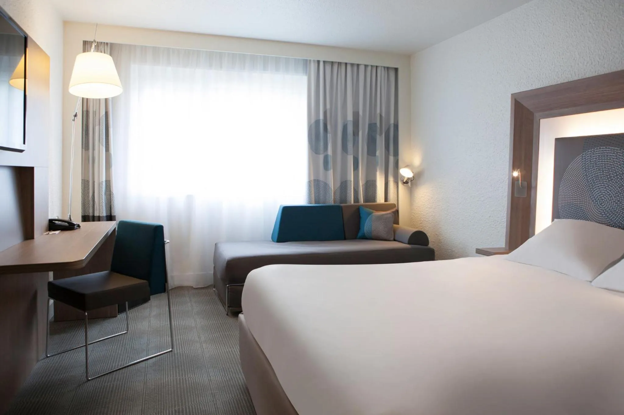 Bed in Novotel Fontainebleau Ury