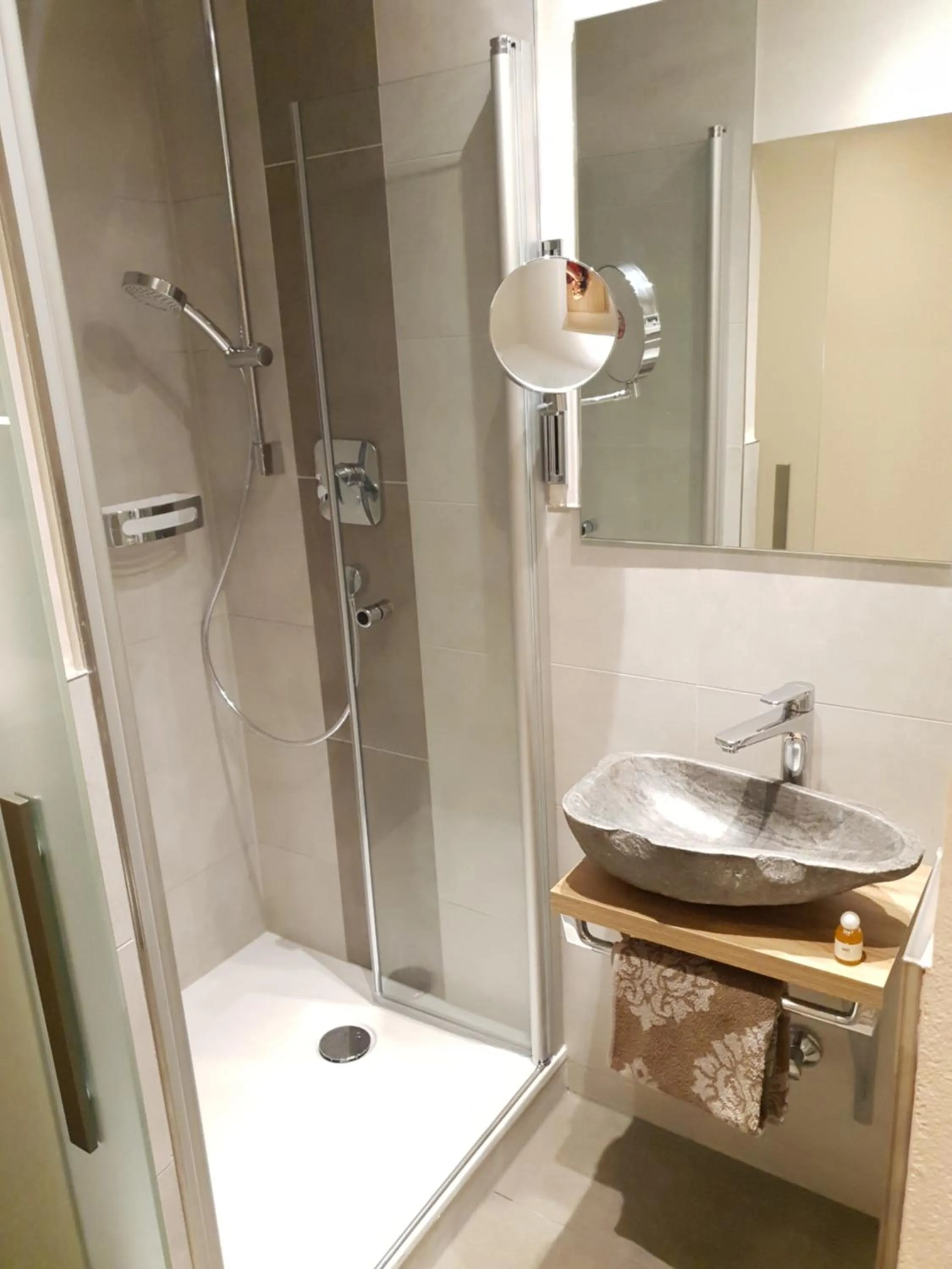 Shower in Gasthof Bräuhaus Lepple