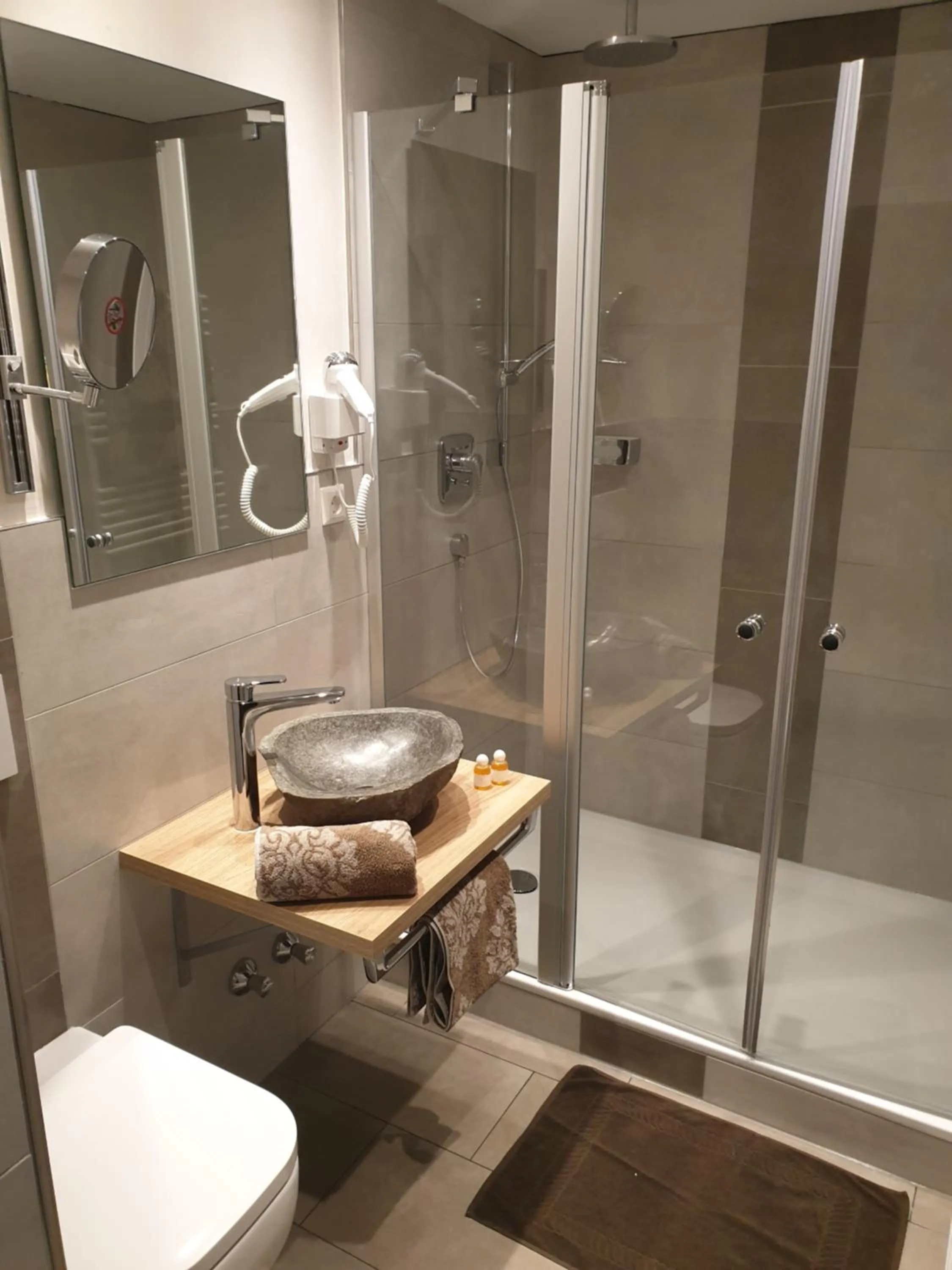 Shower in Gasthof Bräuhaus Lepple