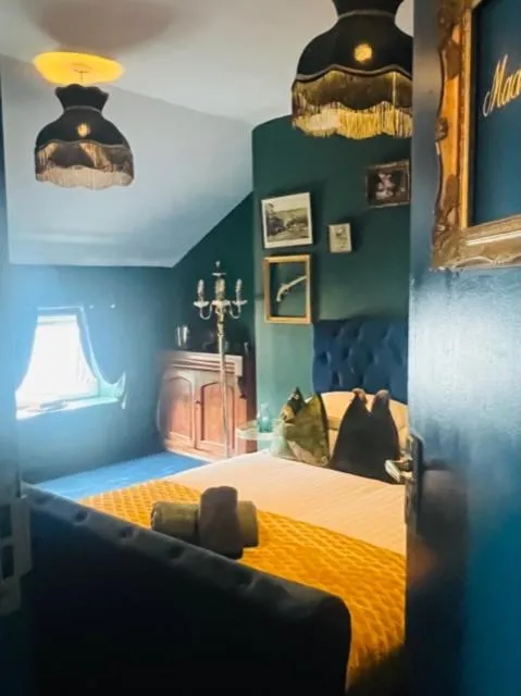 Deluxe Suite in Mollys Boutique Hotel