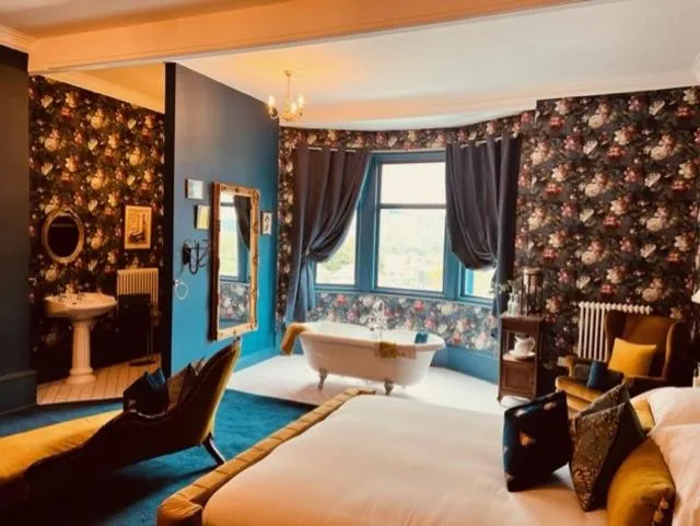 Deluxe King Room in Mollys Boutique Hotel