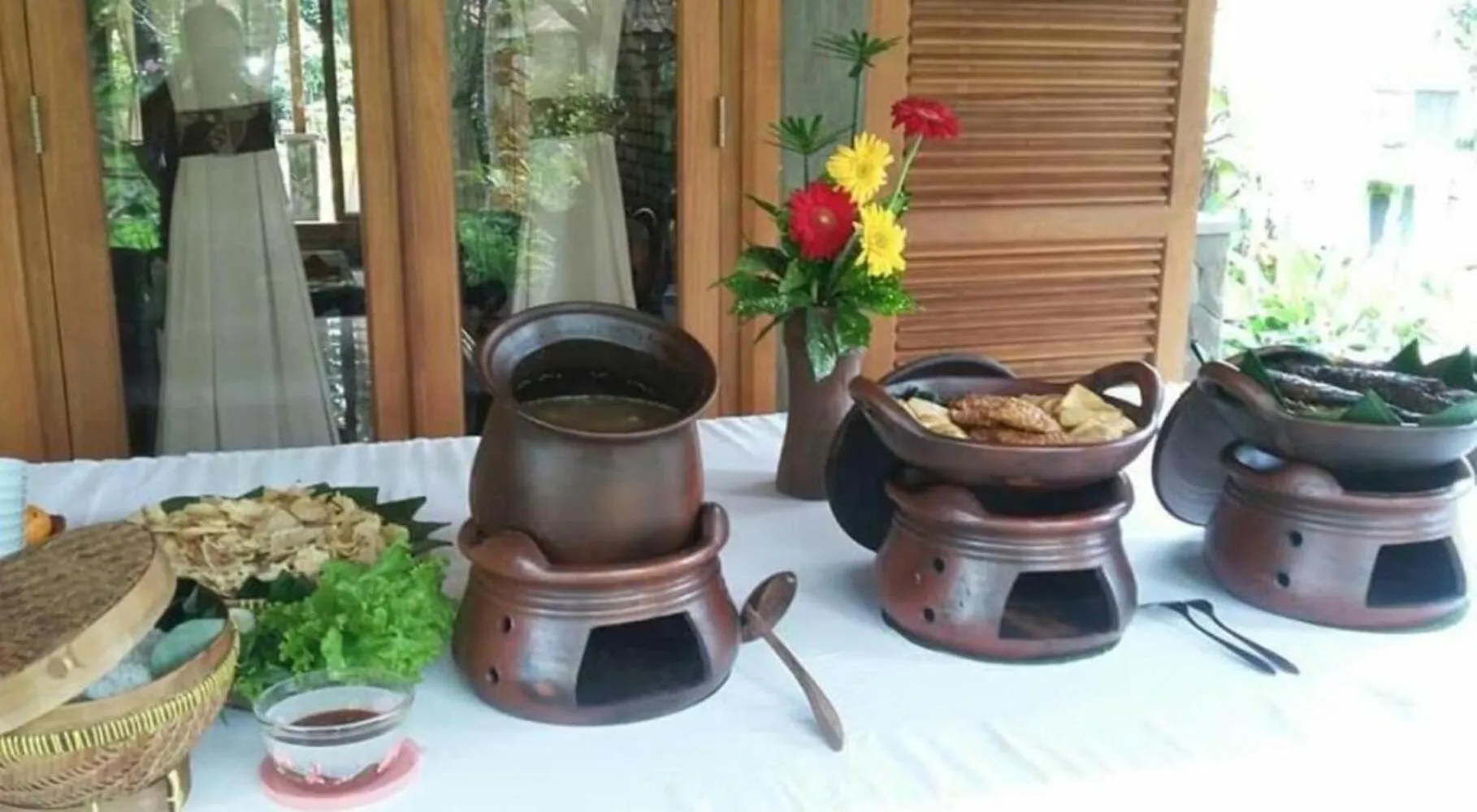 Food and drinks in Omah Joglo Semarang