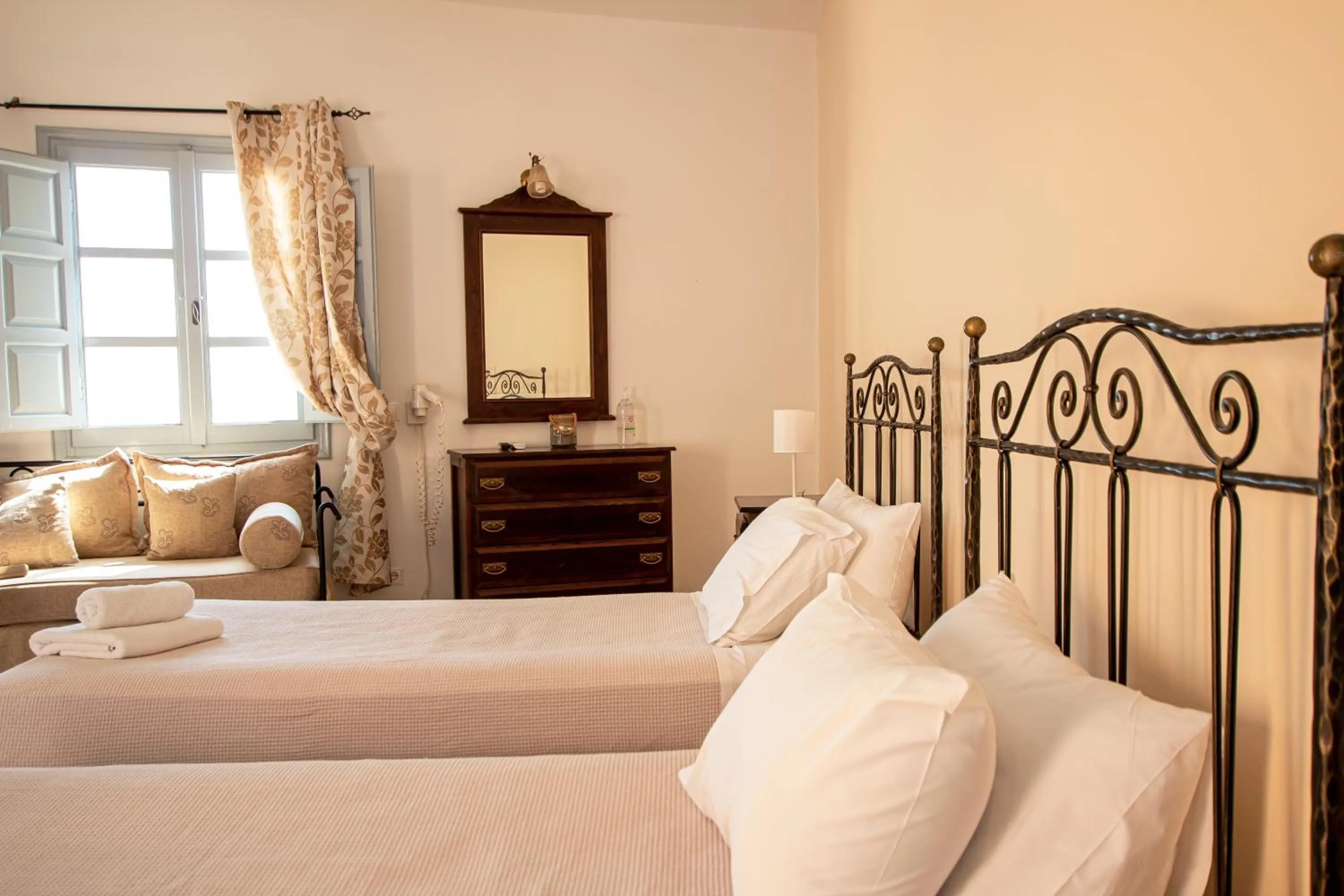 Bedroom, Bed in Joy Beach Ηotel