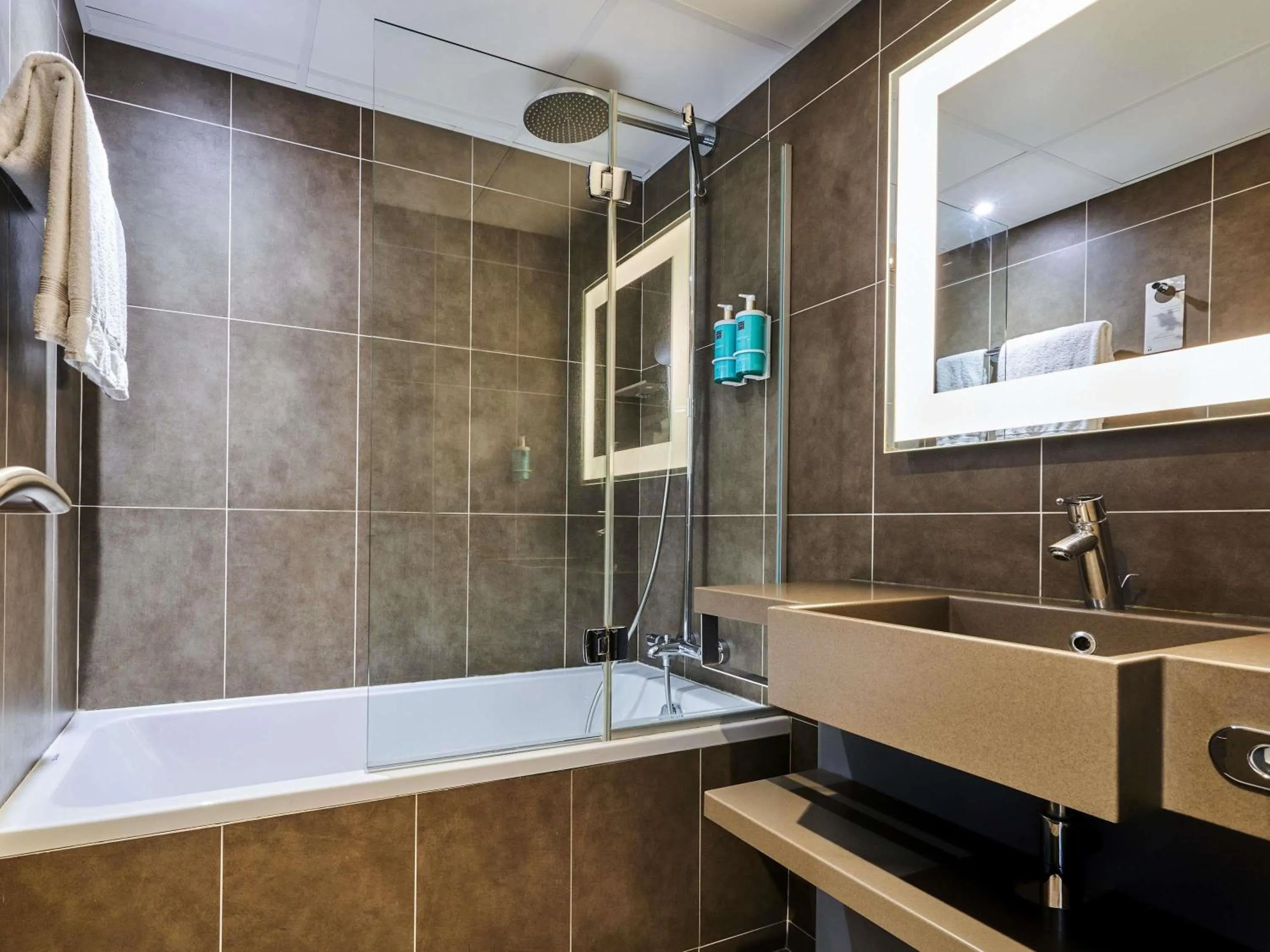 Bedroom in Novotel Paris 17