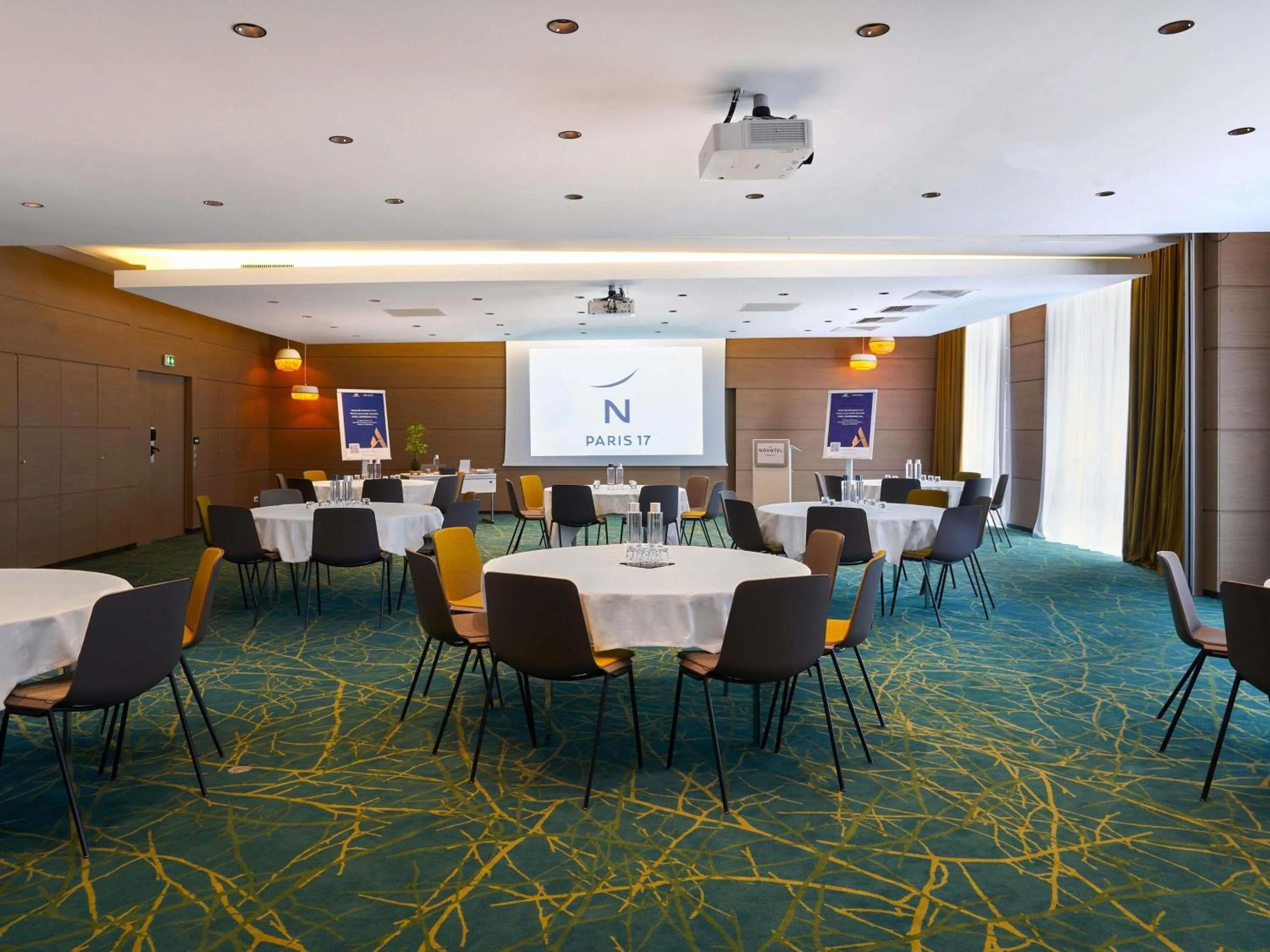 Meeting/conference room in Novotel Paris 17