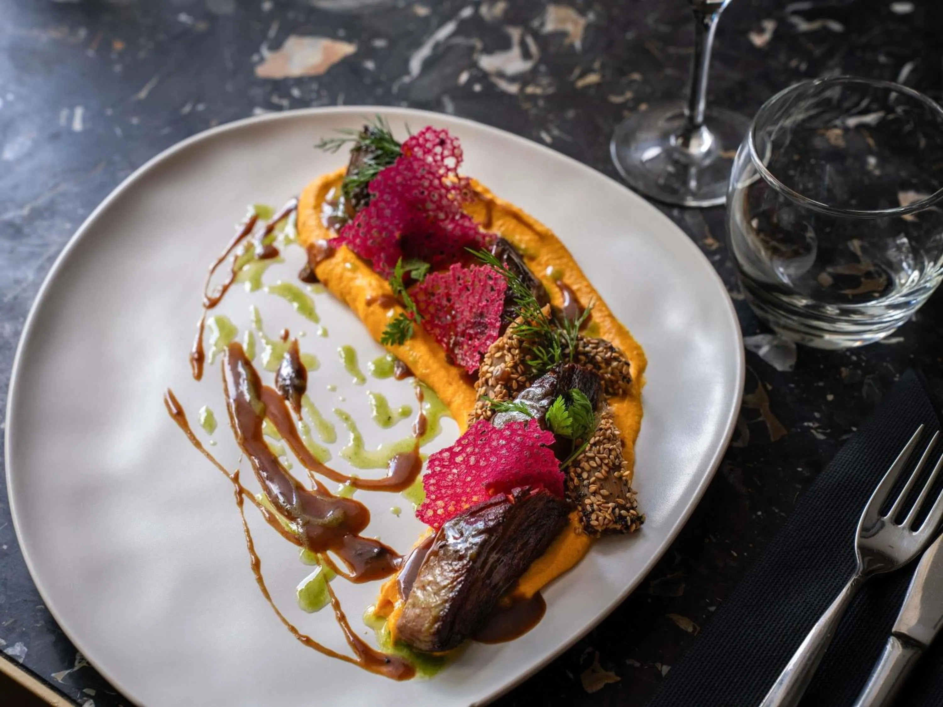 Restaurant/places to eat in Novotel Paris 17