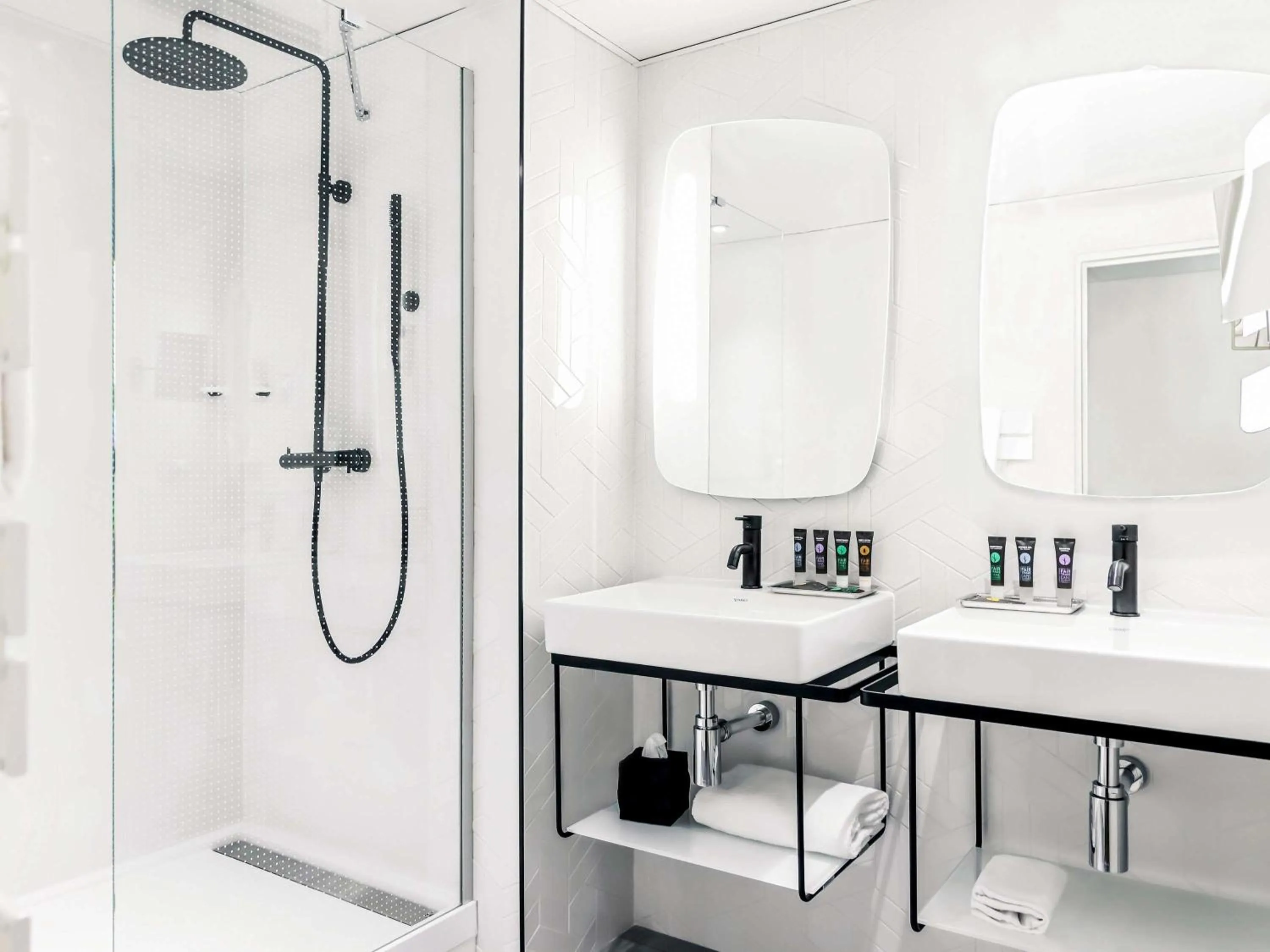 Bedroom in Novotel Paris 17