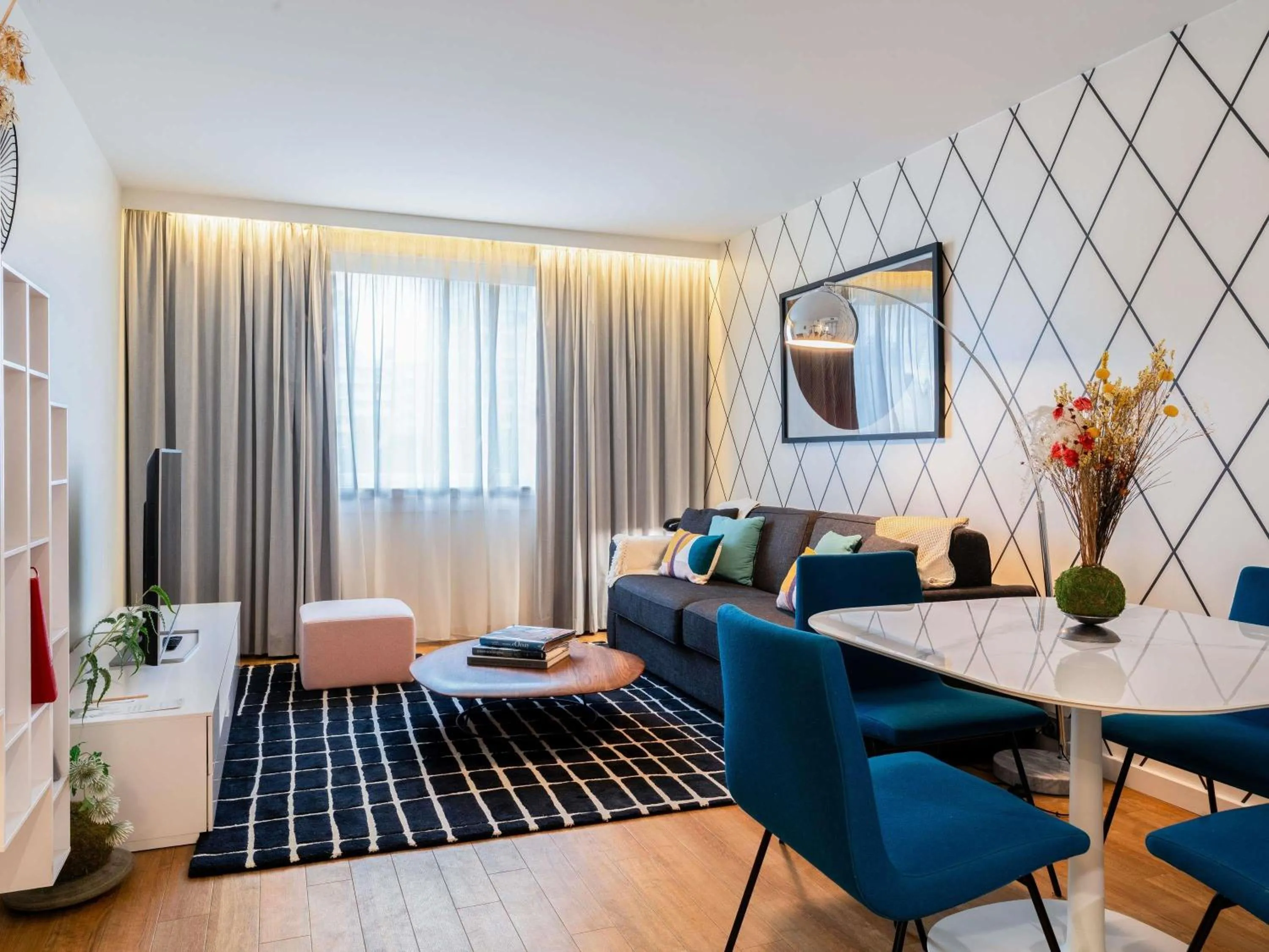 Photo of the whole room in Novotel Paris 17